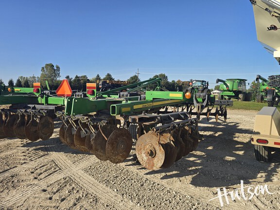 Photo of 2013 John Deere 2720