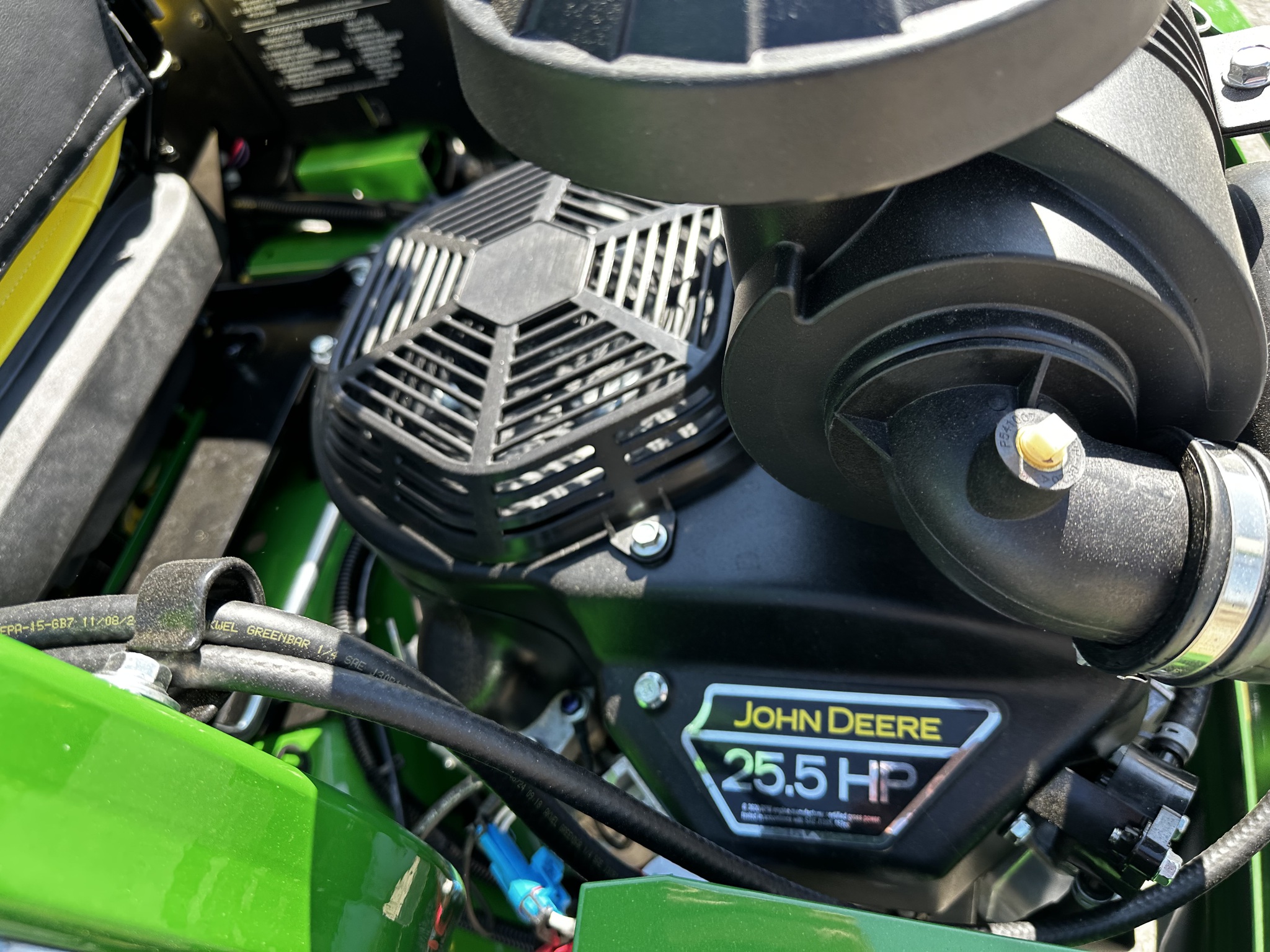 2025 John Deere Z930M Image 6