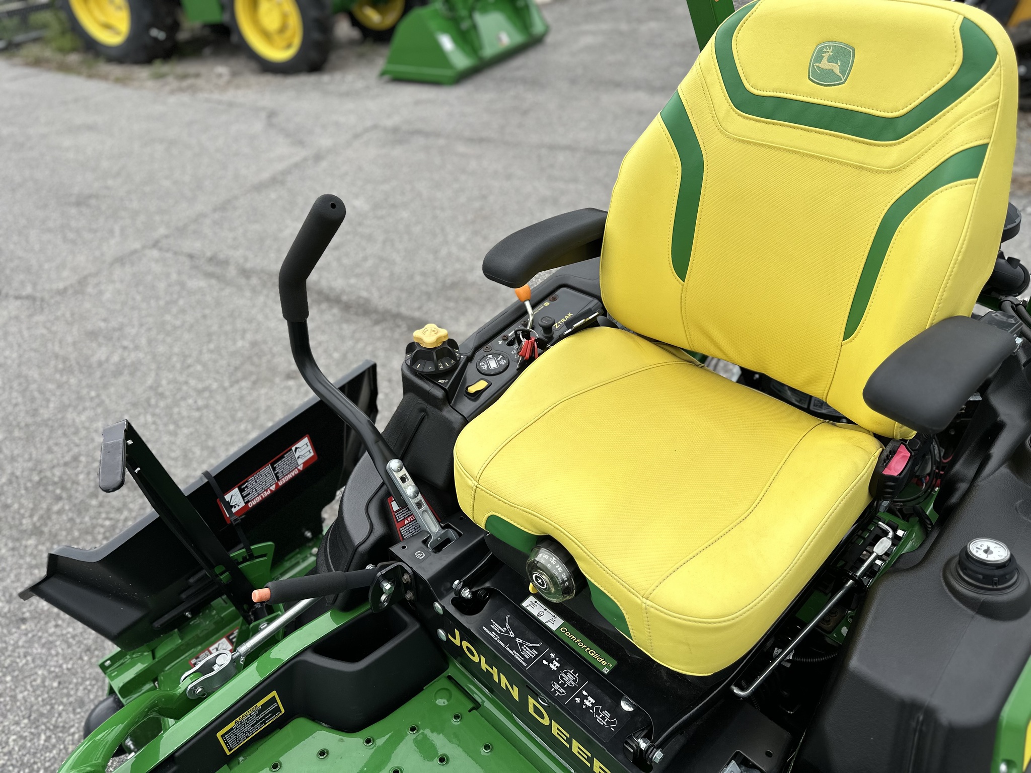 2025 John Deere Z950M Image 7