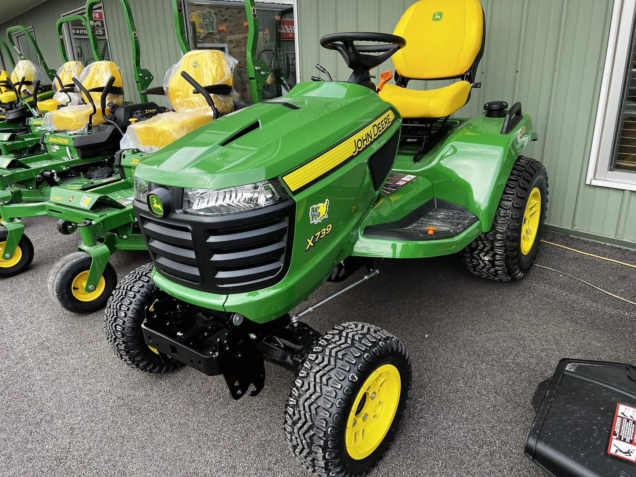 2025 John Deere X739 Image 1