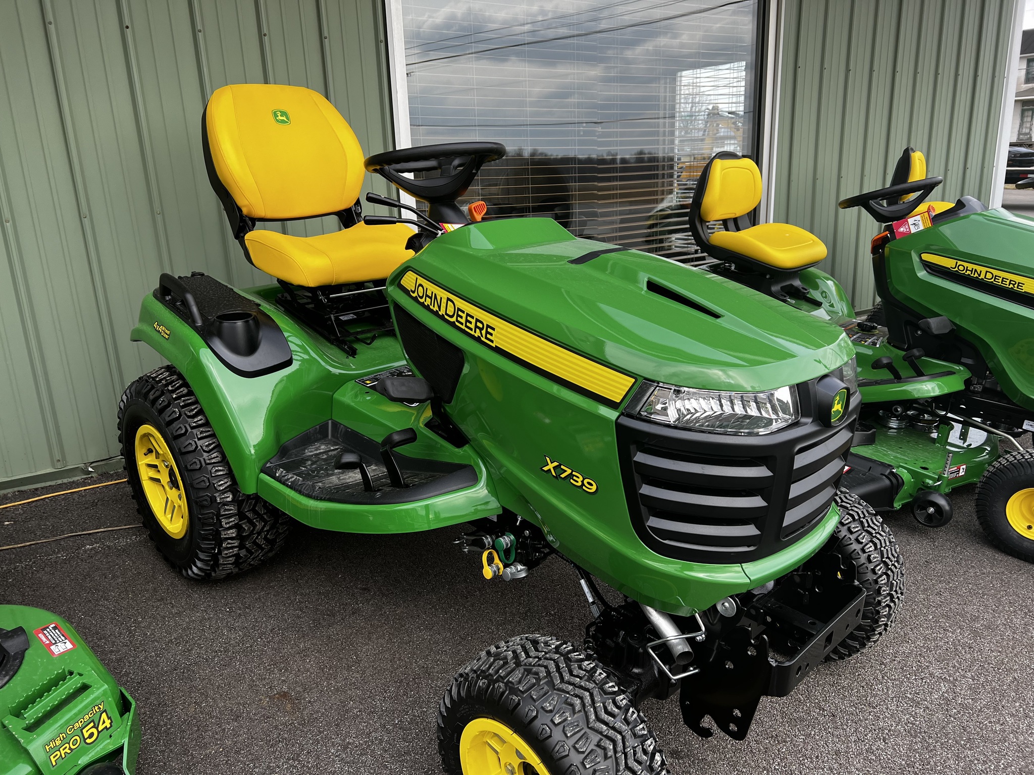 2025 John Deere X739 Image 2