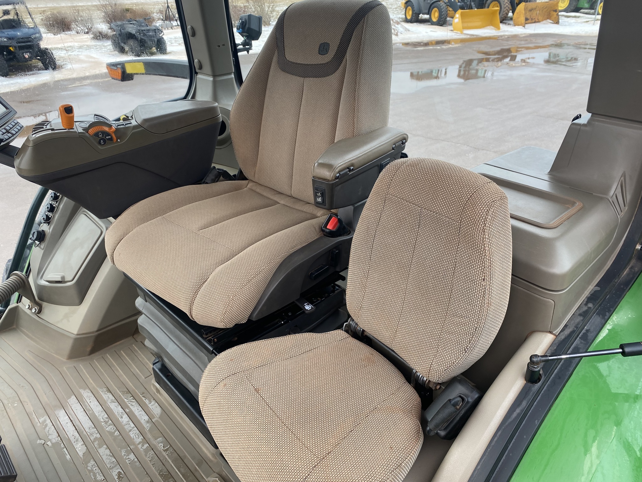 2023 John Deere 7R 210 Image 12