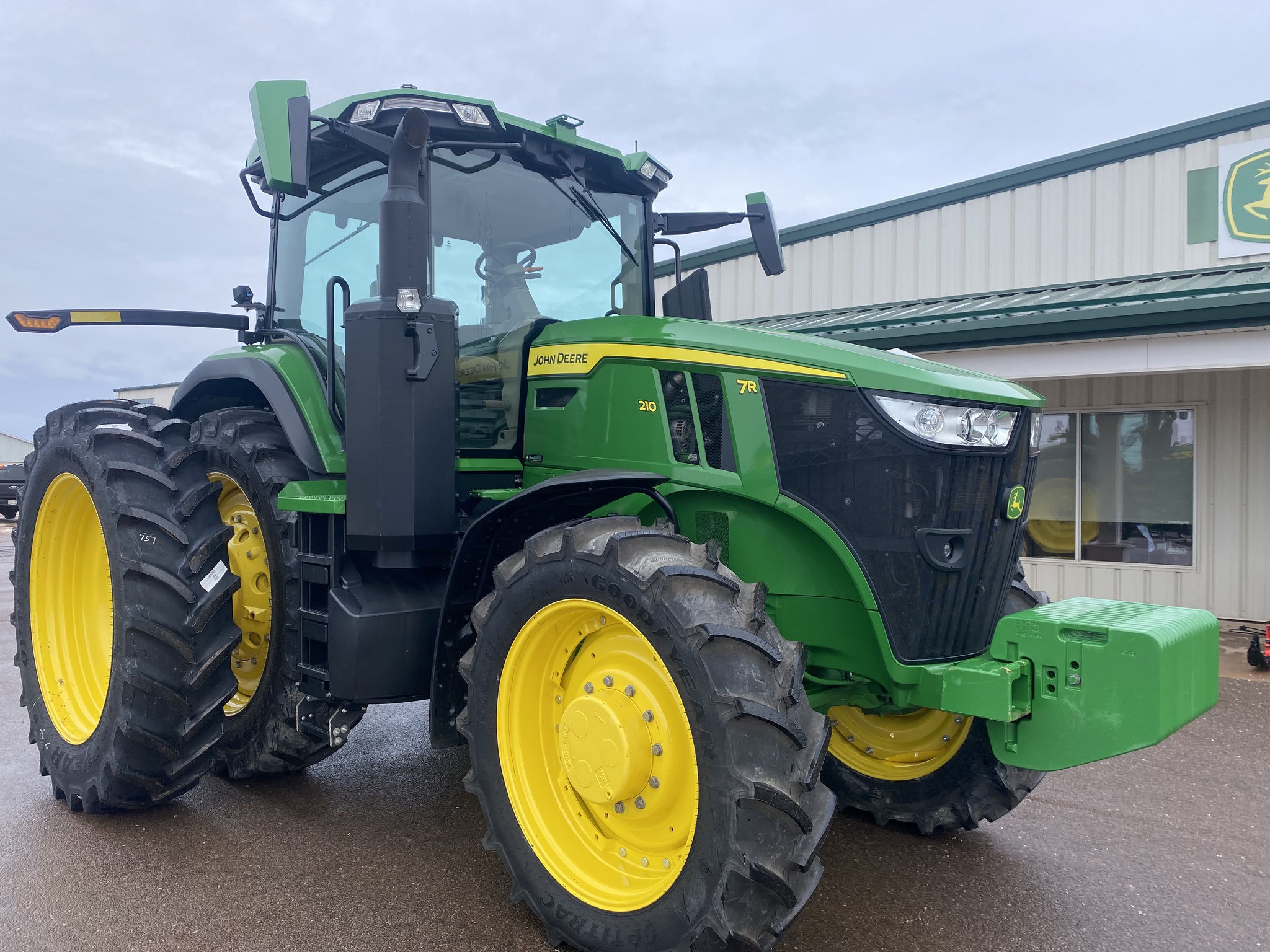 2023 John Deere 7R 210 Image 1