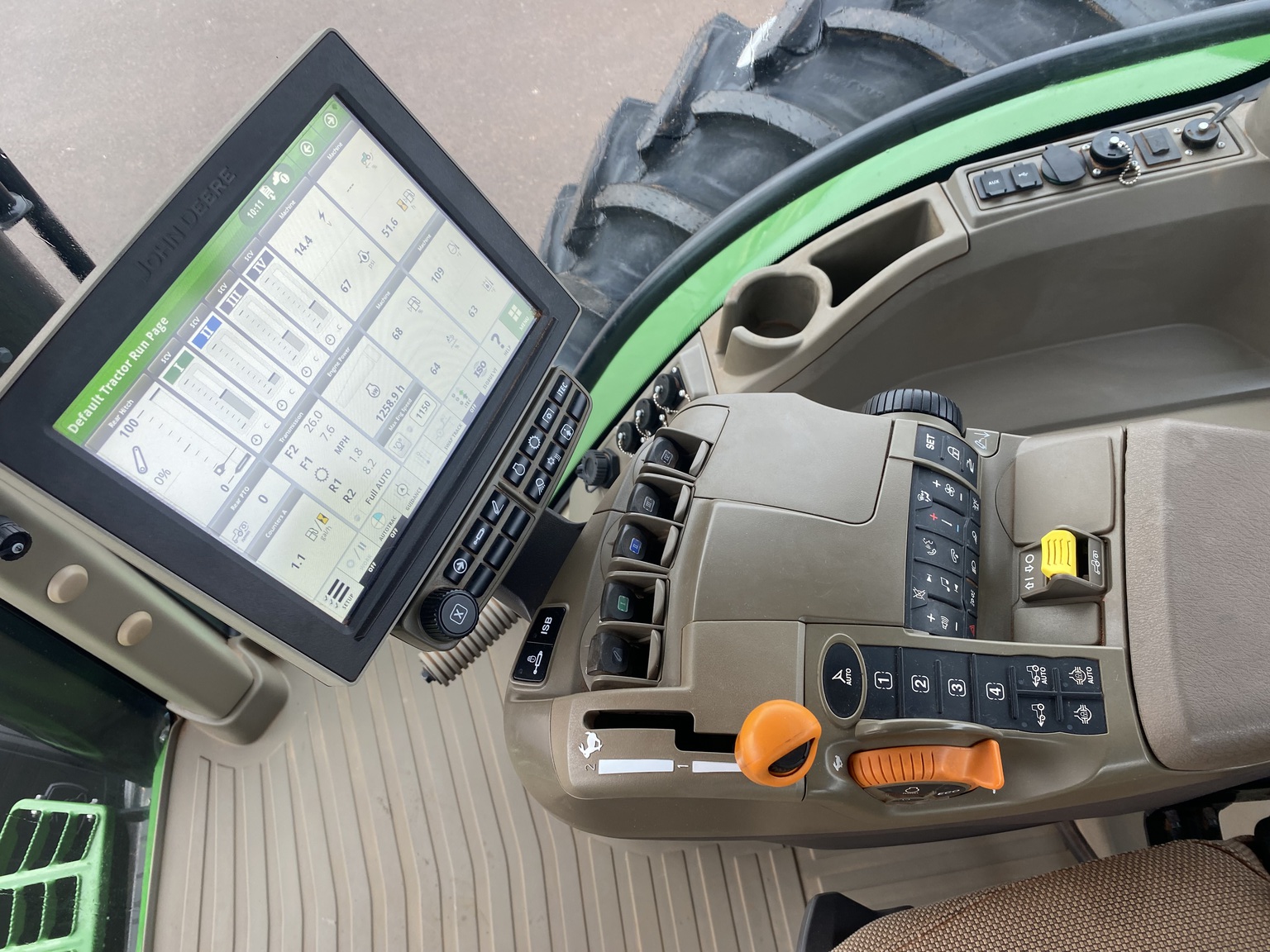 2023 John Deere 7R 210 Image 10