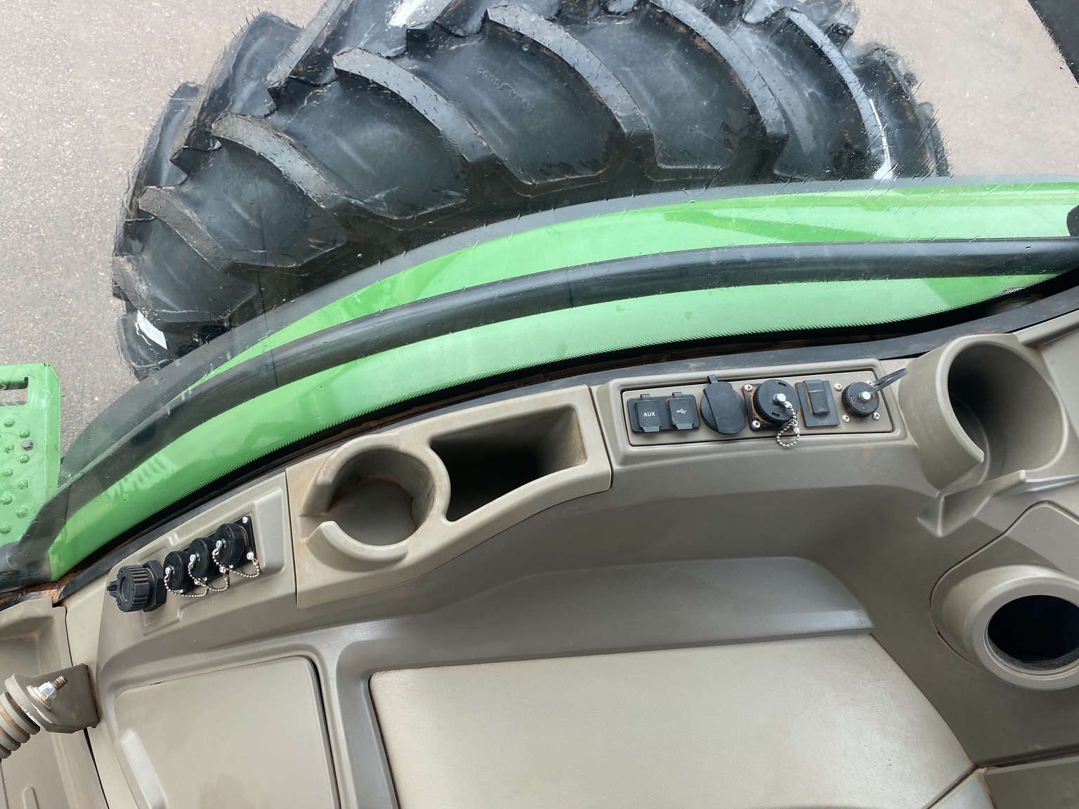 2023 John Deere 7R 210 Image 11