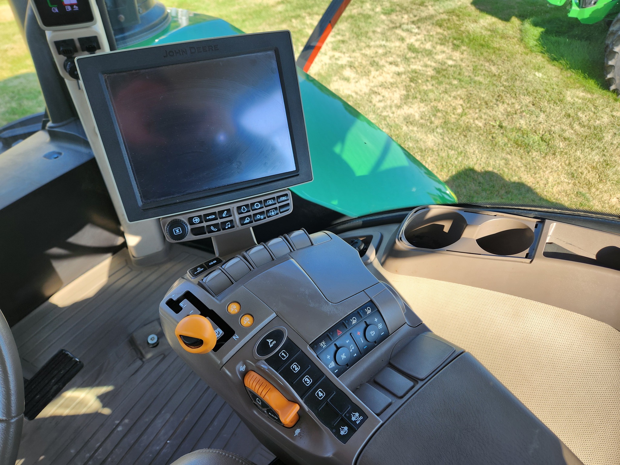  2021 John Deere 9520R at Heritage Tractor in Kewanee, IL