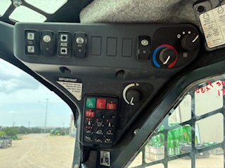 2018 John Deere 331G Image 8