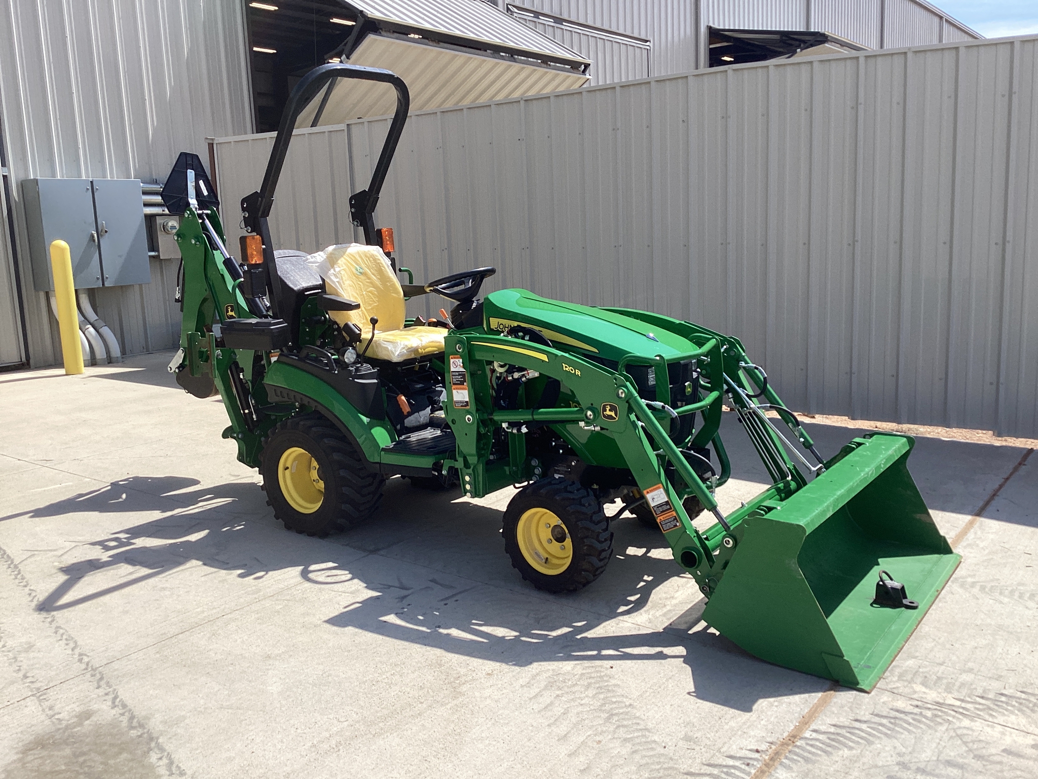 2024 John Deere 1025R Image 5