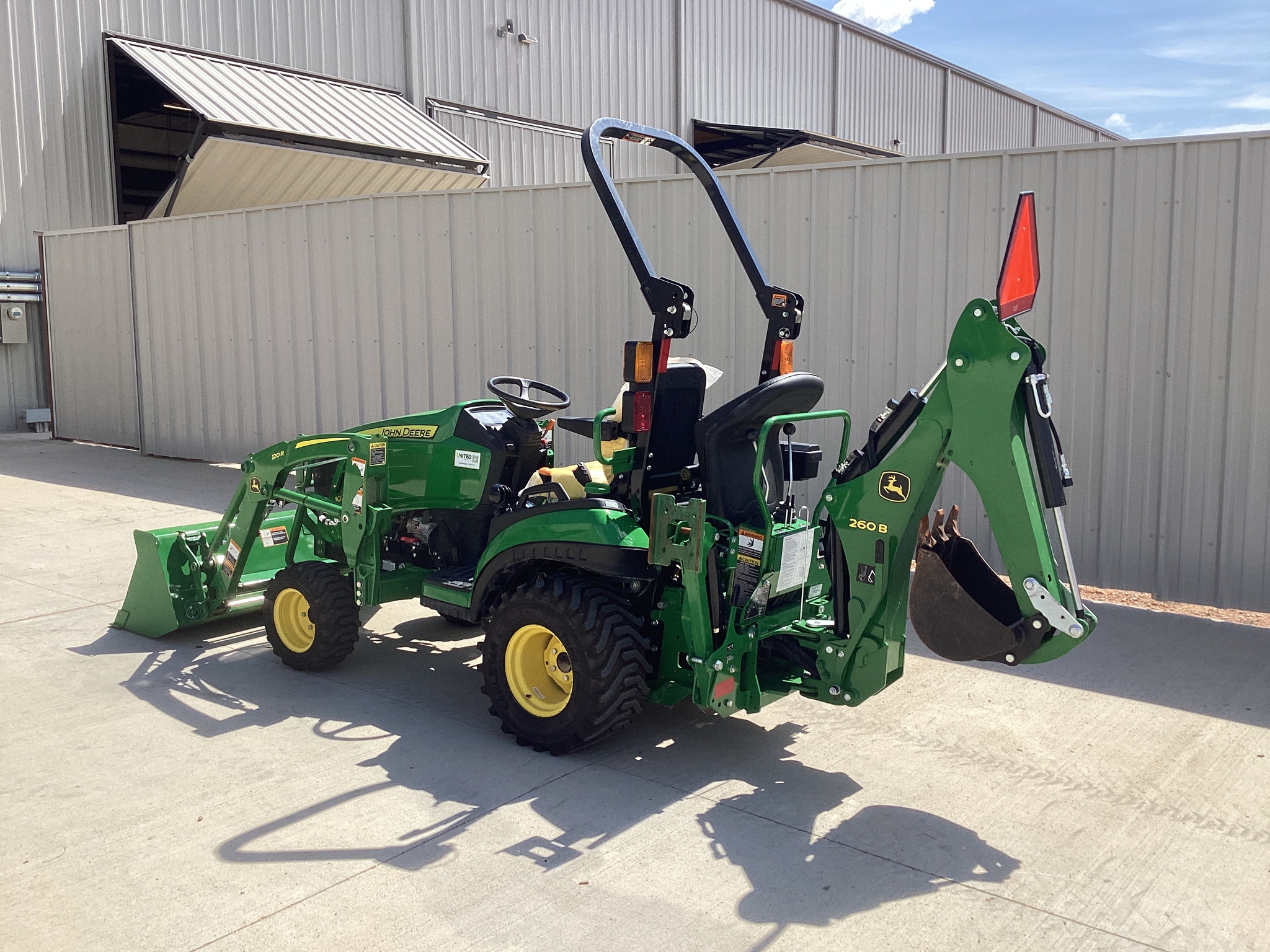 2024 John Deere 1025R Image 3
