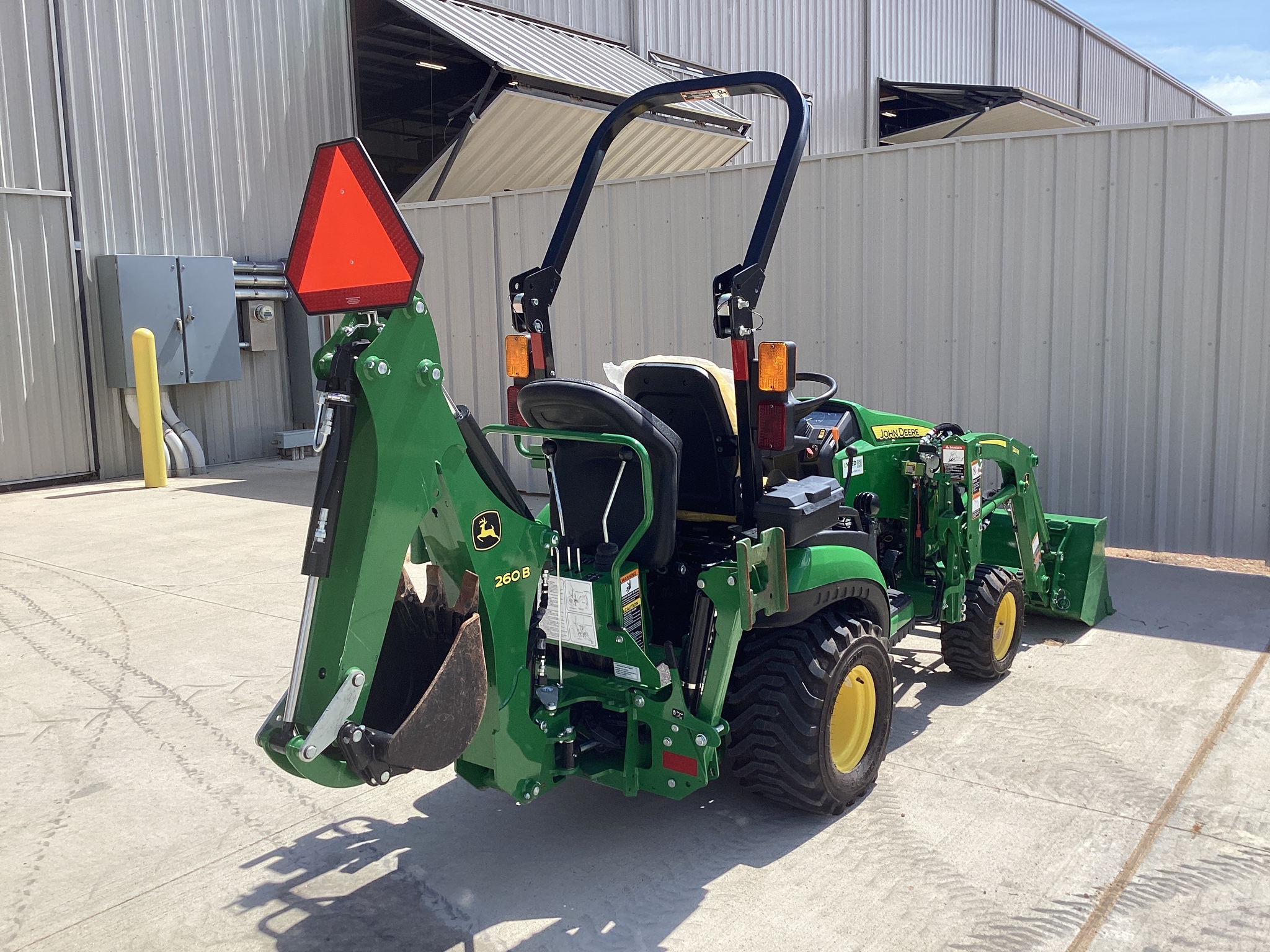 2024 John Deere 1025R Image 12