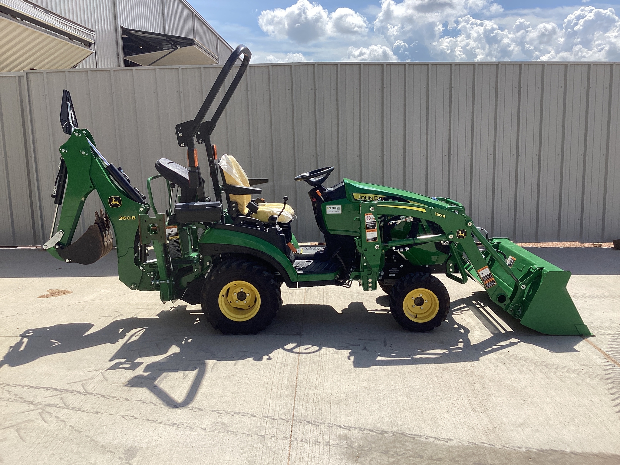 2024 John Deere 1025R Image 4