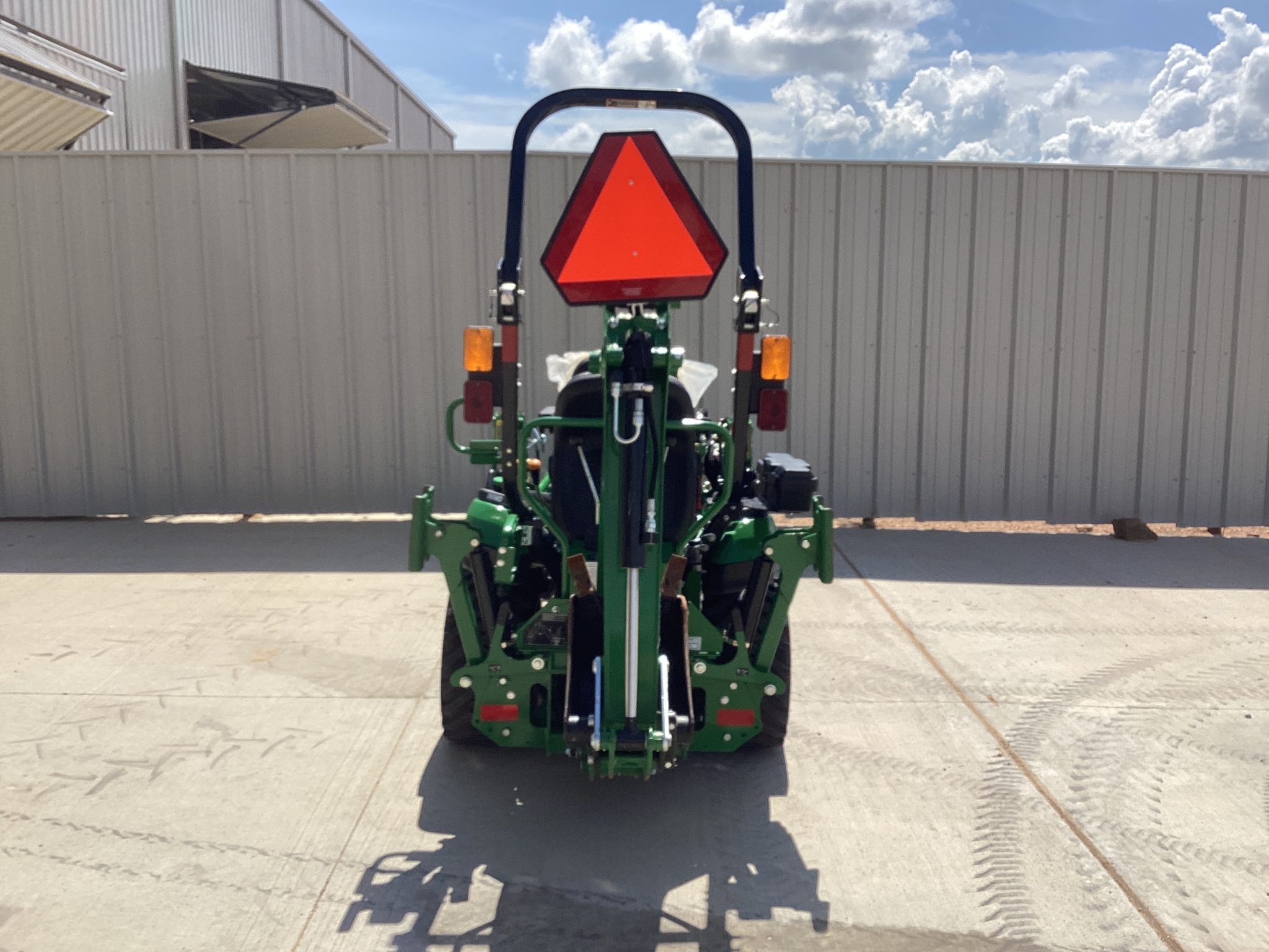 2024 John Deere 1025R Image 11