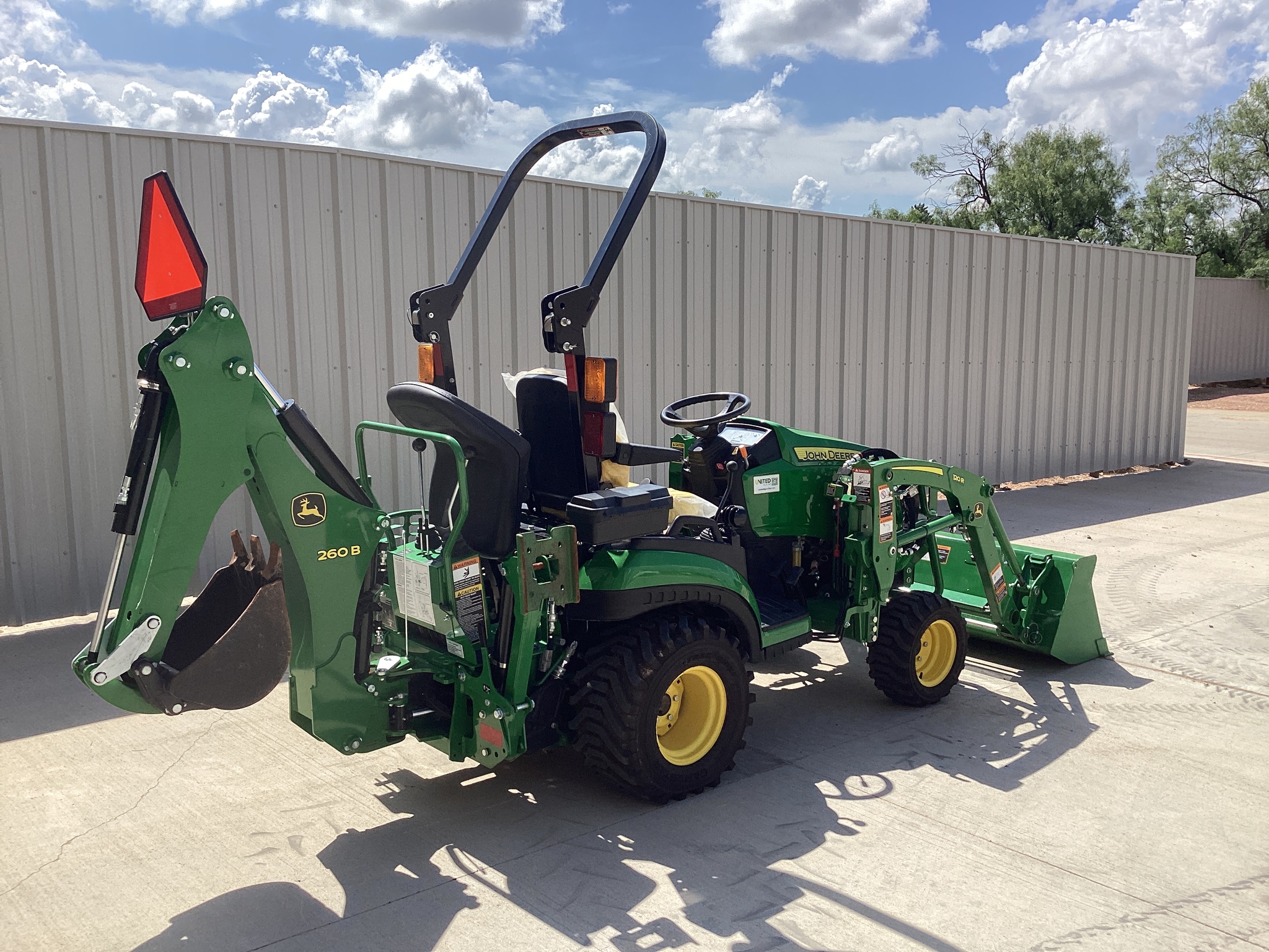 2024 John Deere 1025R Image 6