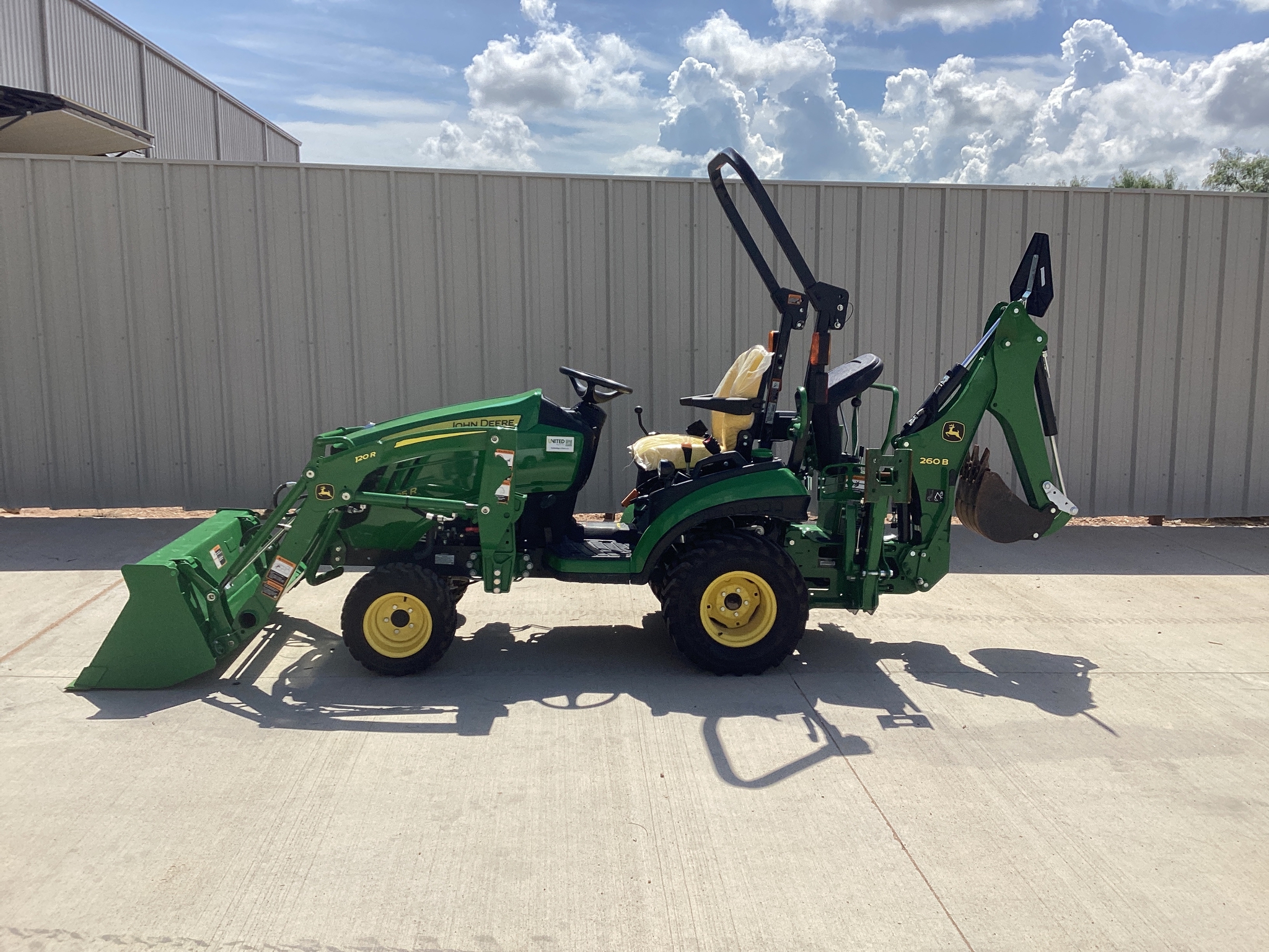 2024 John Deere 1025R Image 1