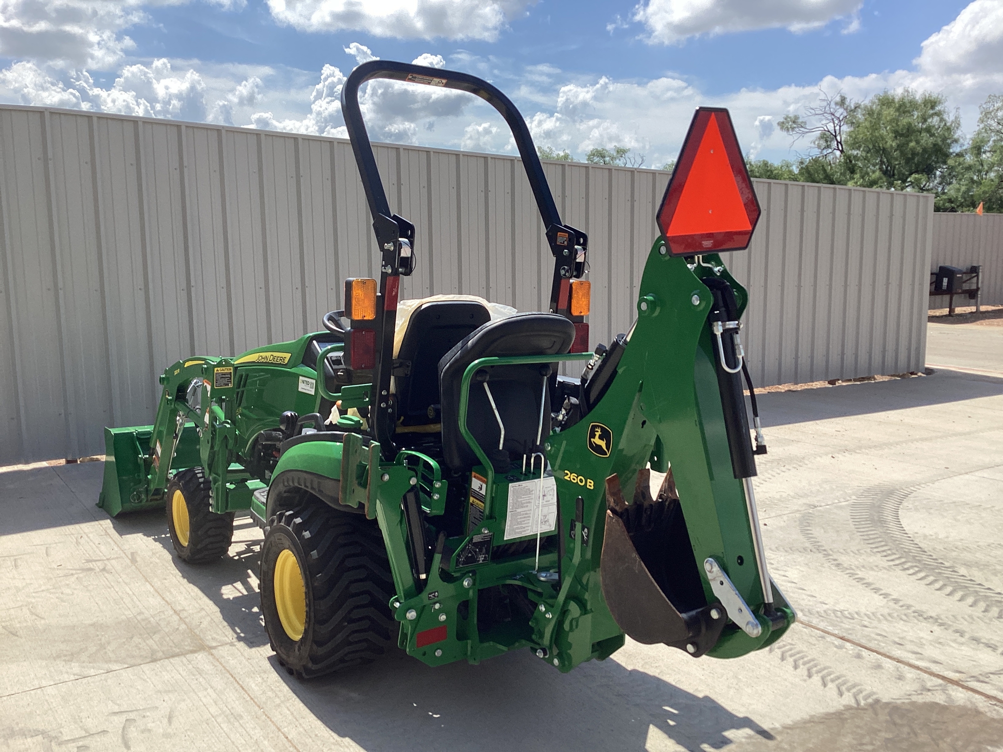 2024 John Deere 1025R Image 10