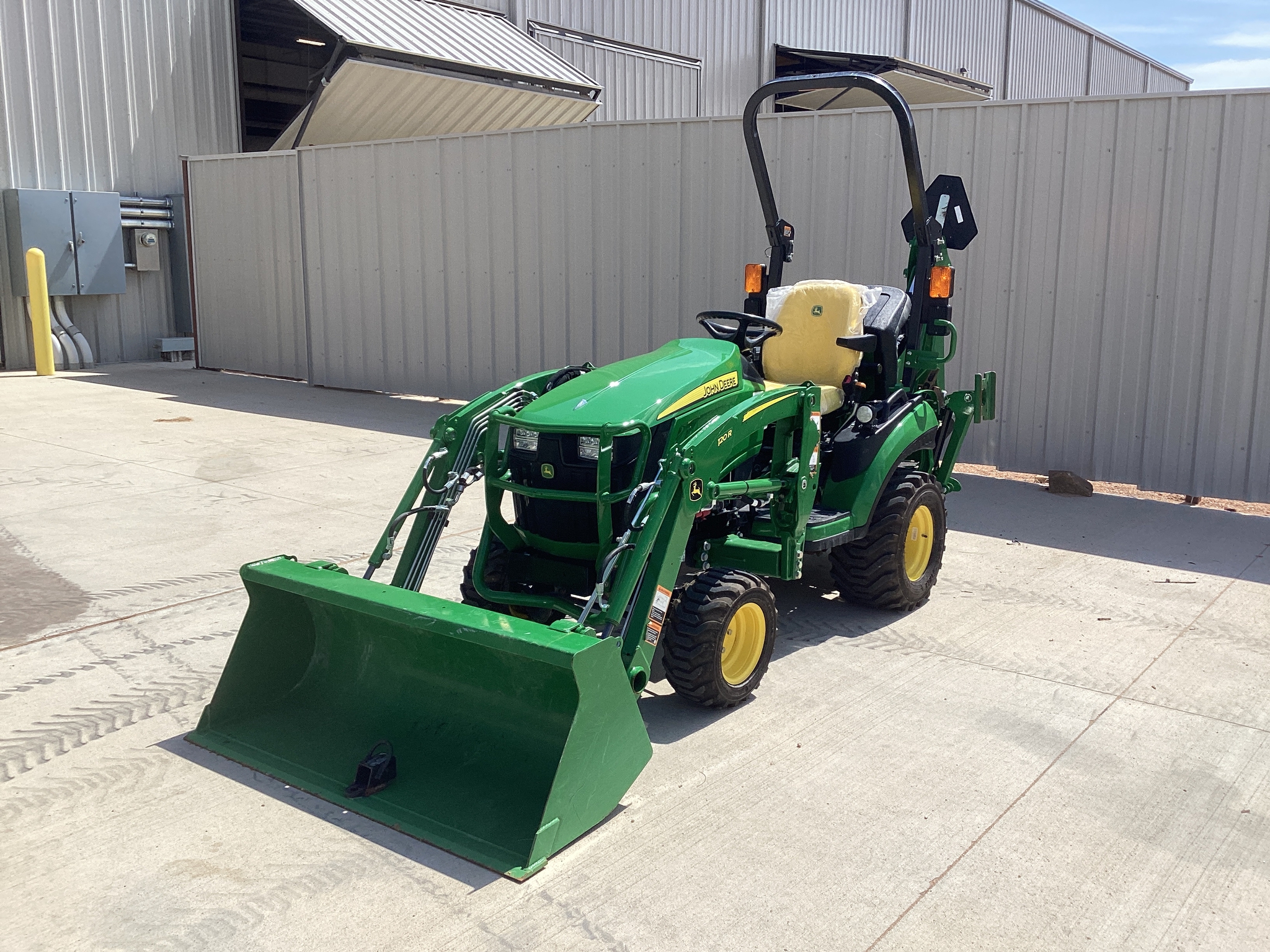 2024 John Deere 1025R Image 9