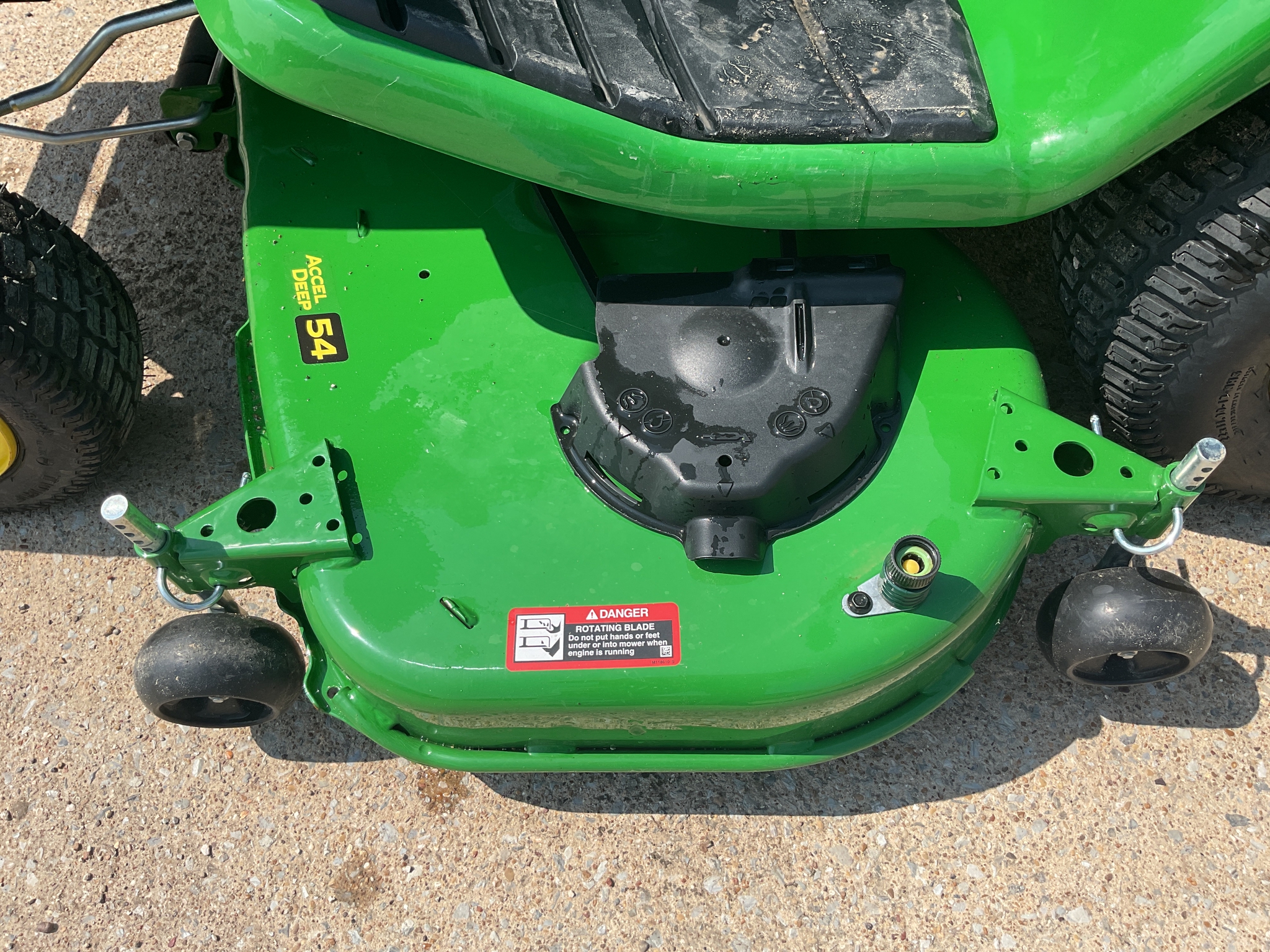 2024 John Deere X380 Image 15