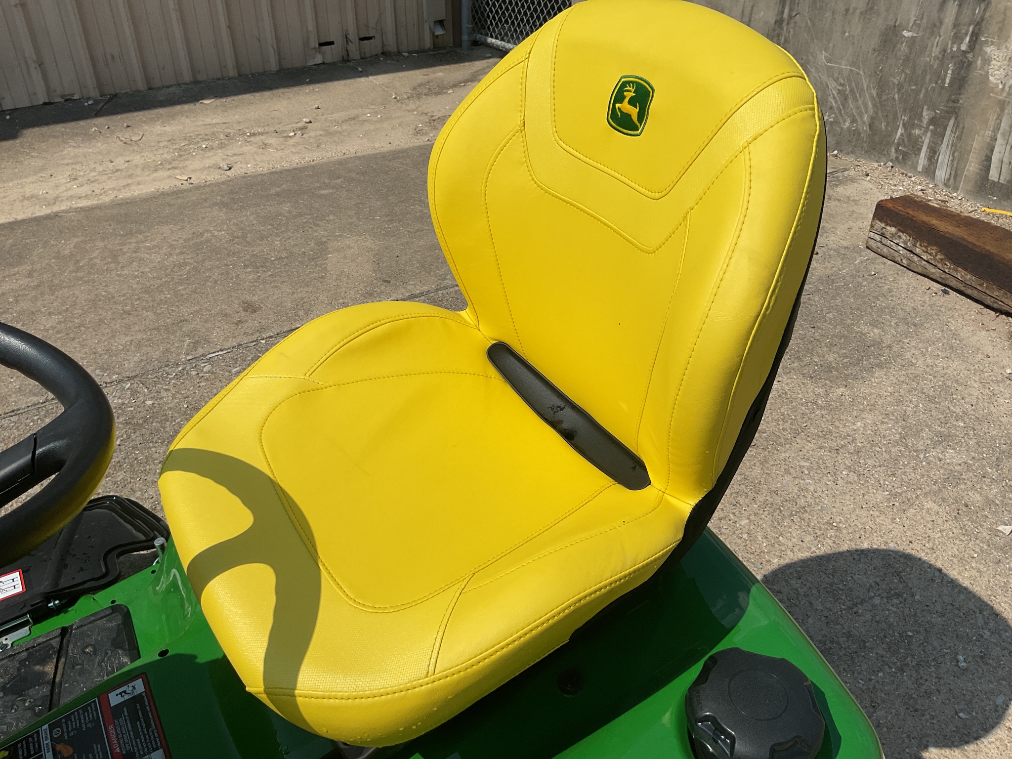 2024 John Deere X380 Image 7