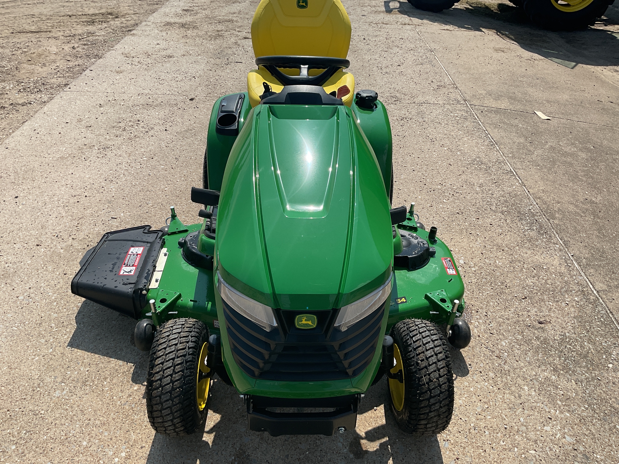 2024 John Deere X380 Image 4