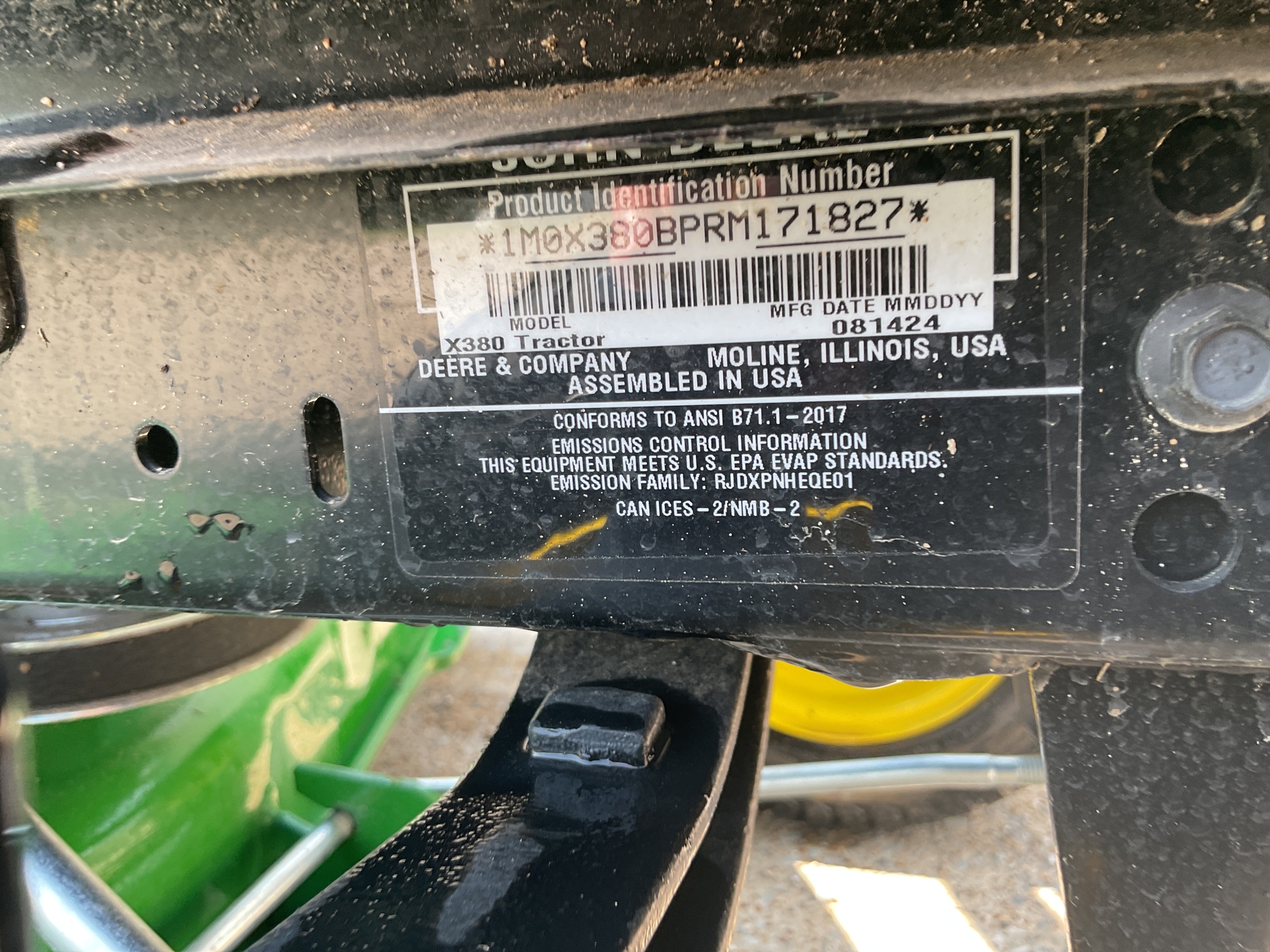 2024 John Deere X380 Image 19
