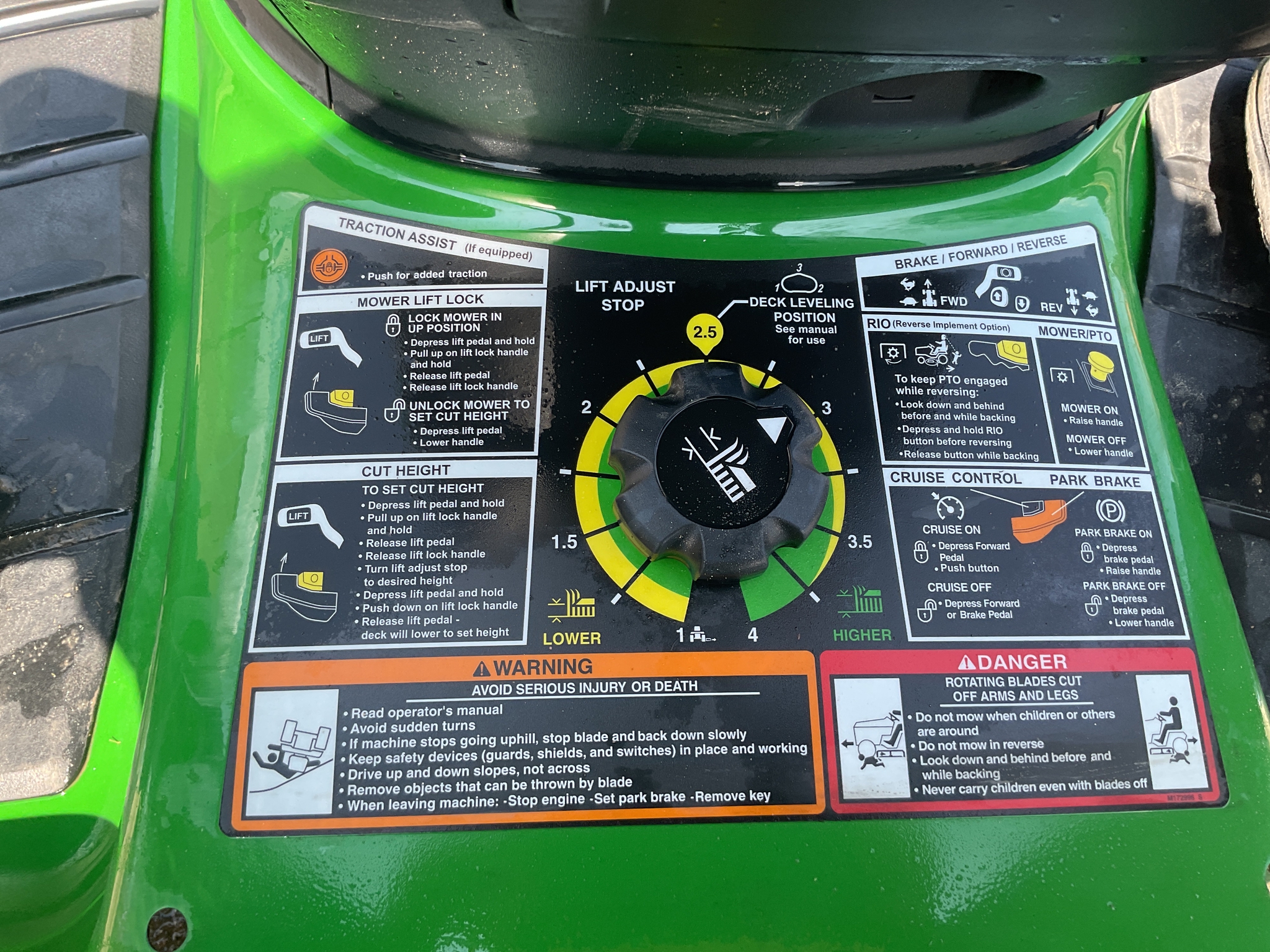 2024 John Deere X380 Image 11