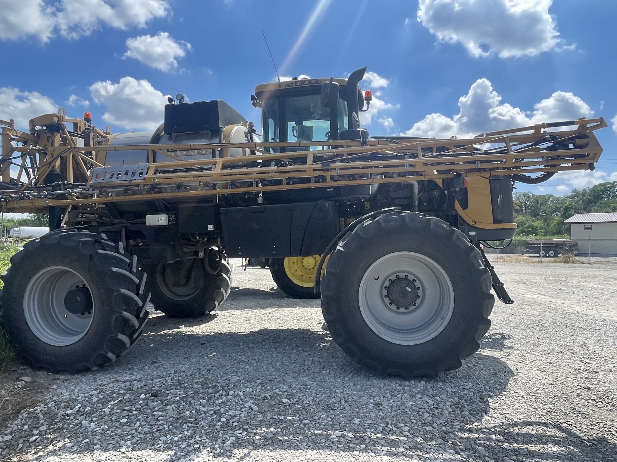 2021 RoGator RG1300C Image 1
