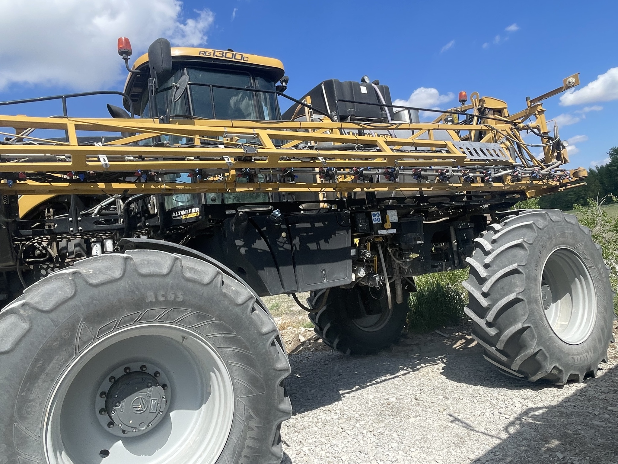 2021 RoGator RG1300C Image 10