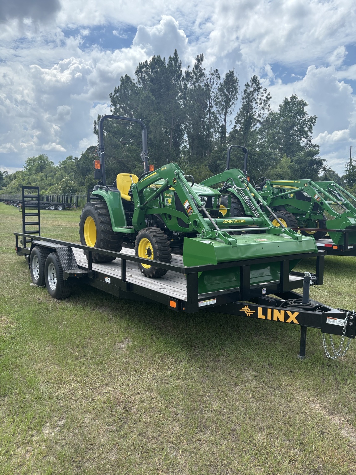 2025 John Deere 3025E Image 2