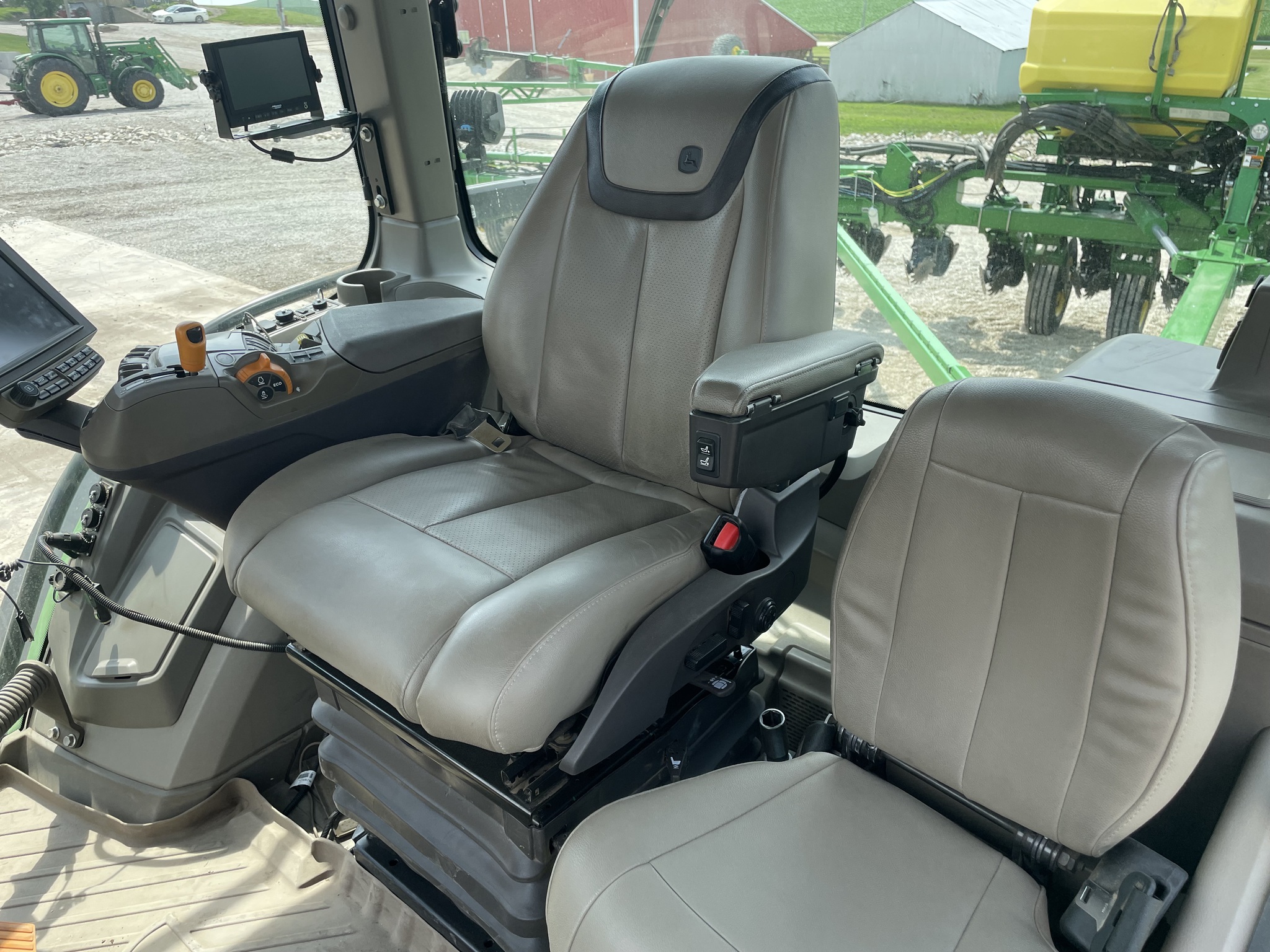  2023 John Deere 8R 370 at Heritage Tractor in Geneseo, IL