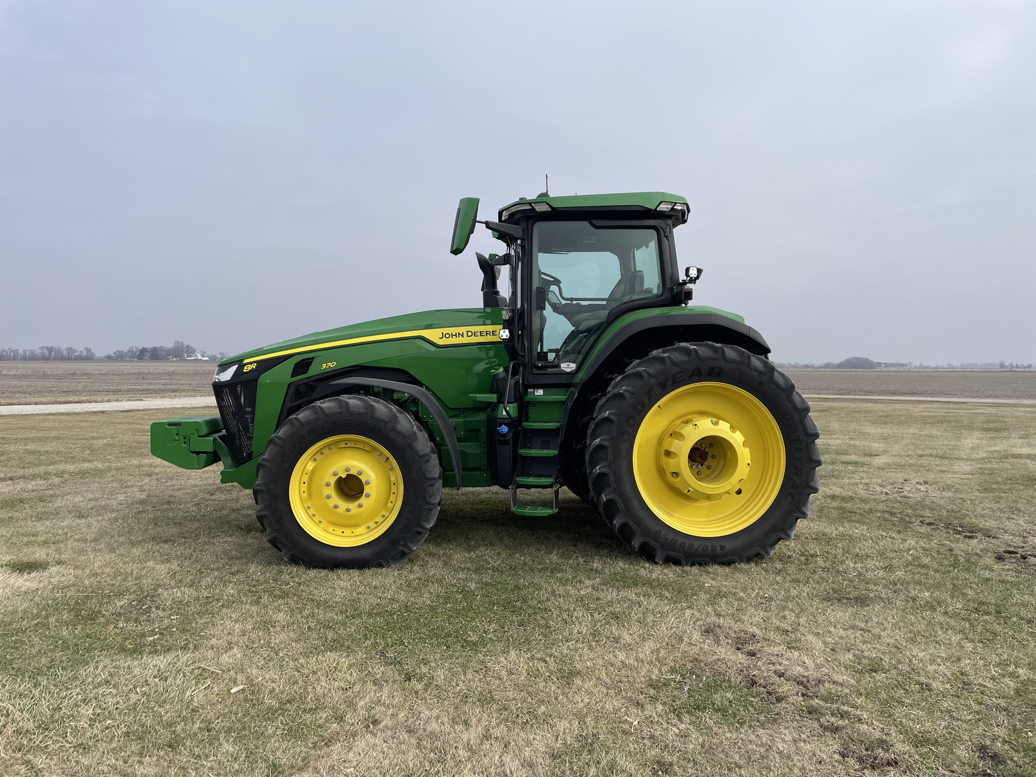  2023 John Deere 8R 370 at Heritage Tractor in Geneseo, IL