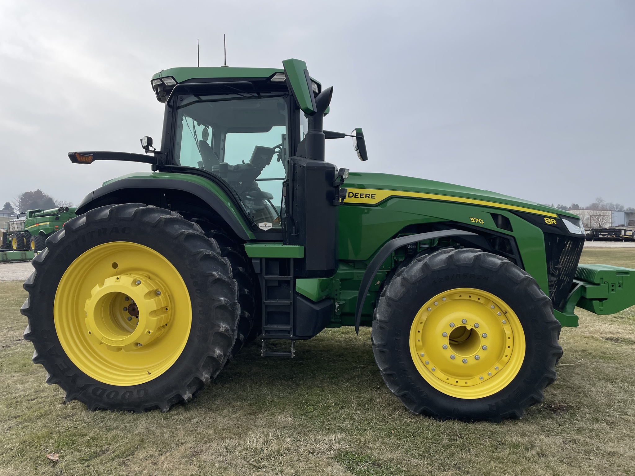  2023 John Deere 8R 370 at Heritage Tractor in Geneseo, IL