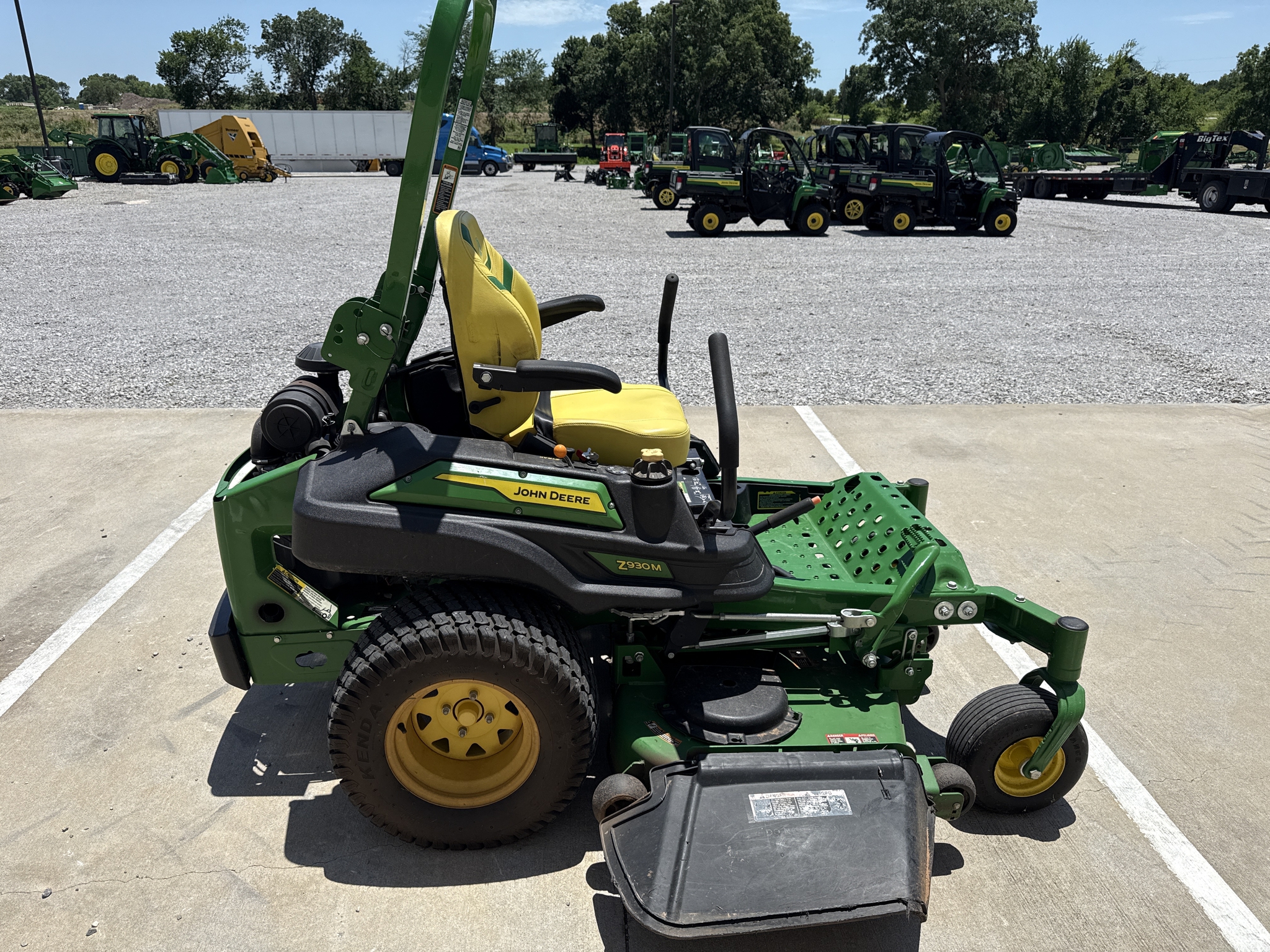2023 John Deere Z930M Image 8
