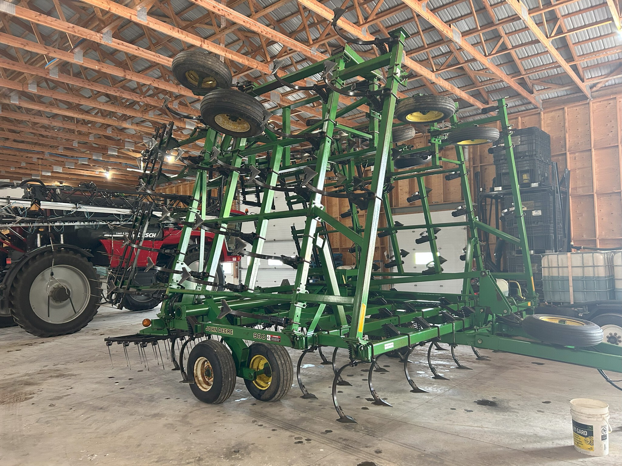 1997 John Deere 980 Image 1