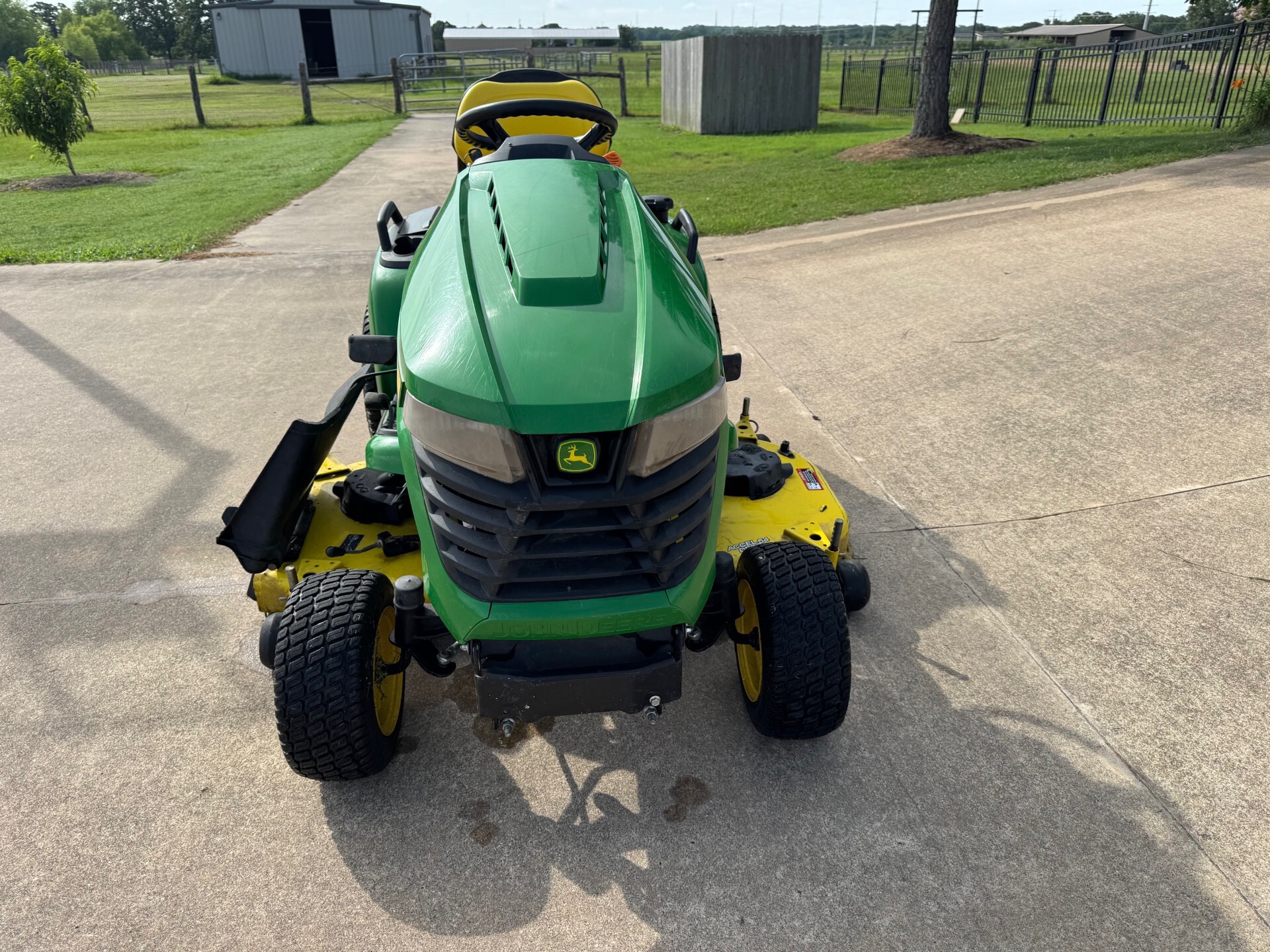 2019 John Deere X570 Image 3