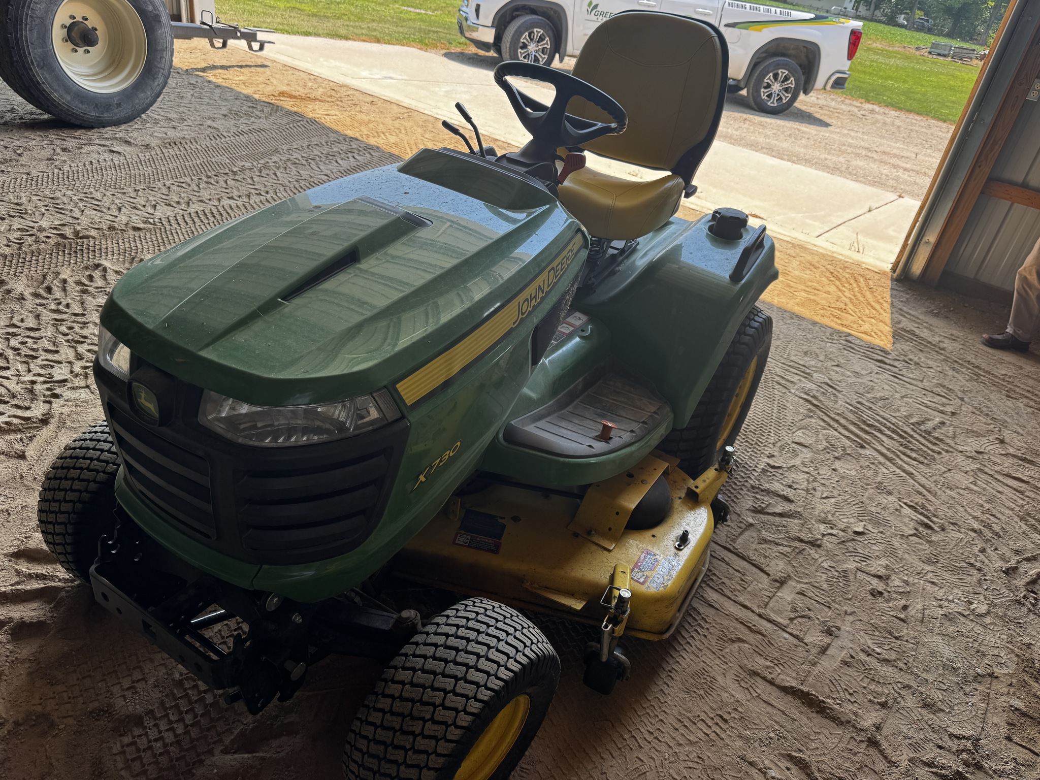2014 John Deere X730 Image 5
