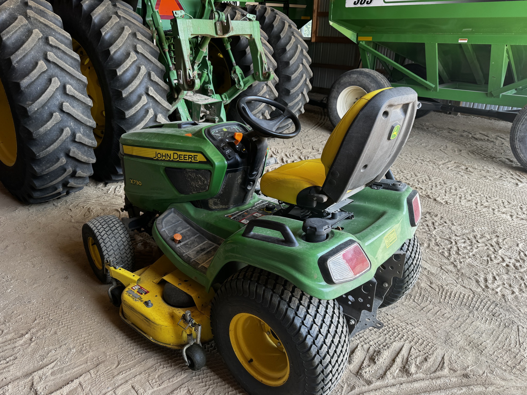 2014 John Deere X730 Image 3