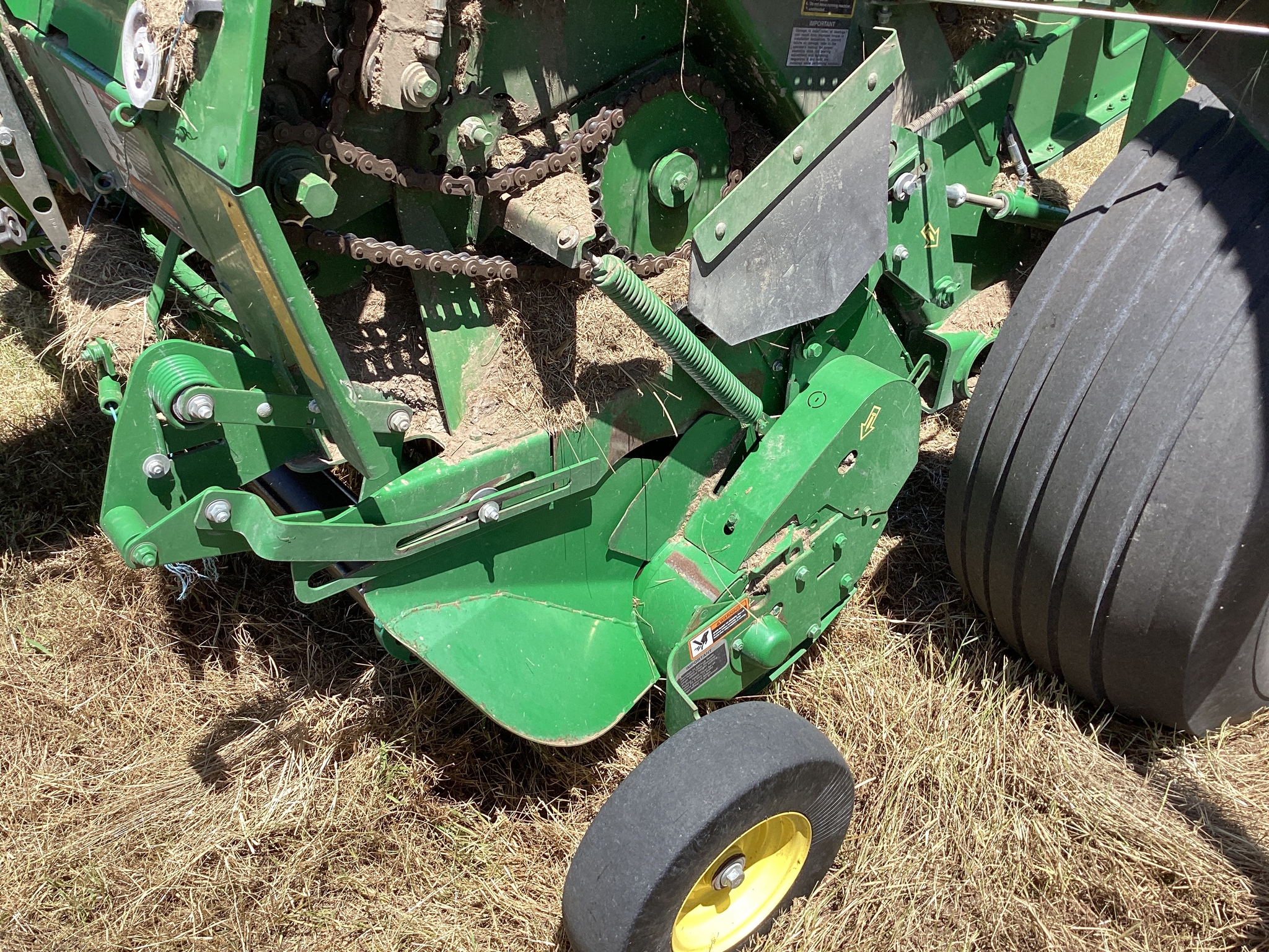 2019 John Deere 560M Image 11