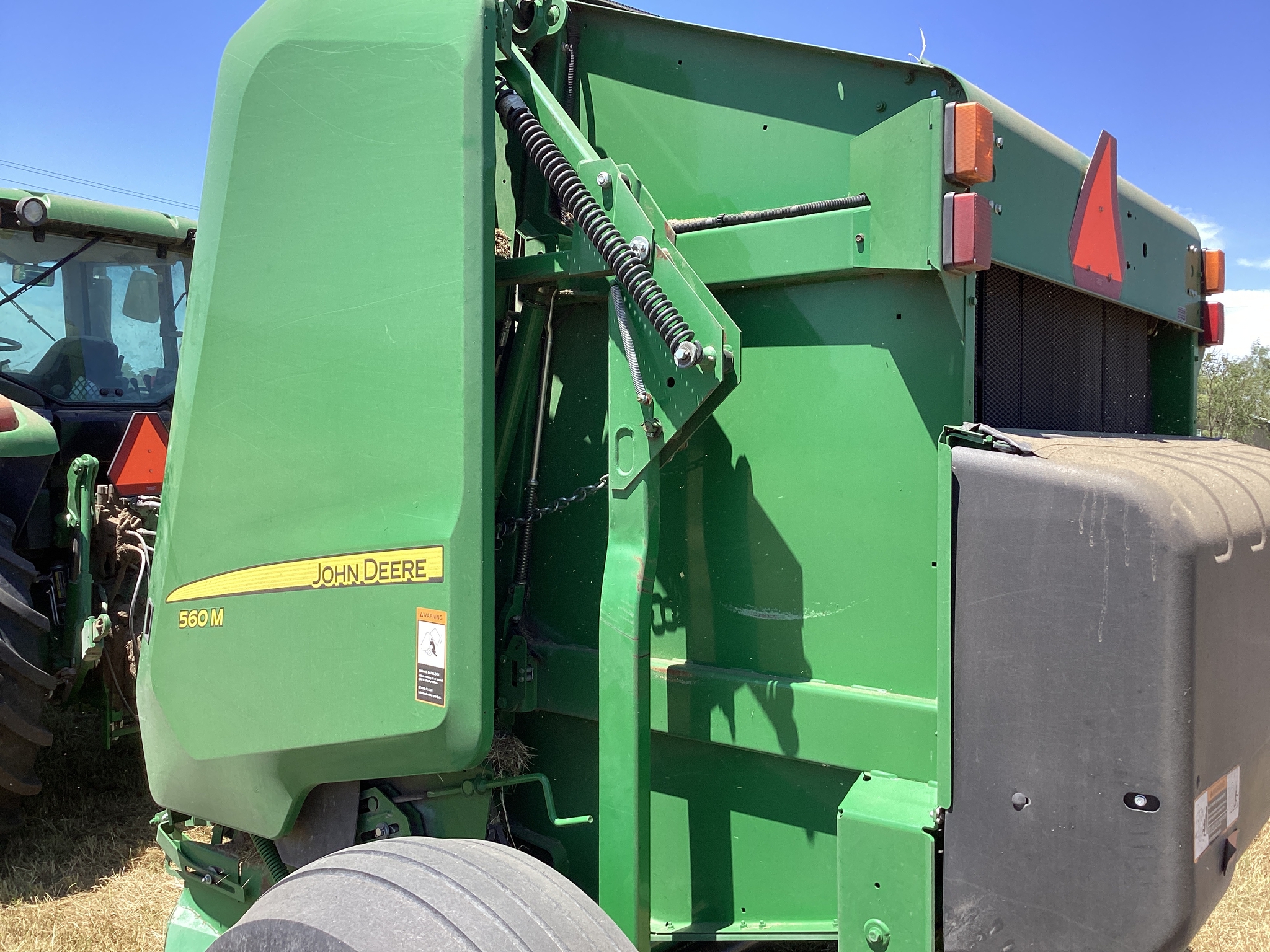 2019 John Deere 560M Image 8