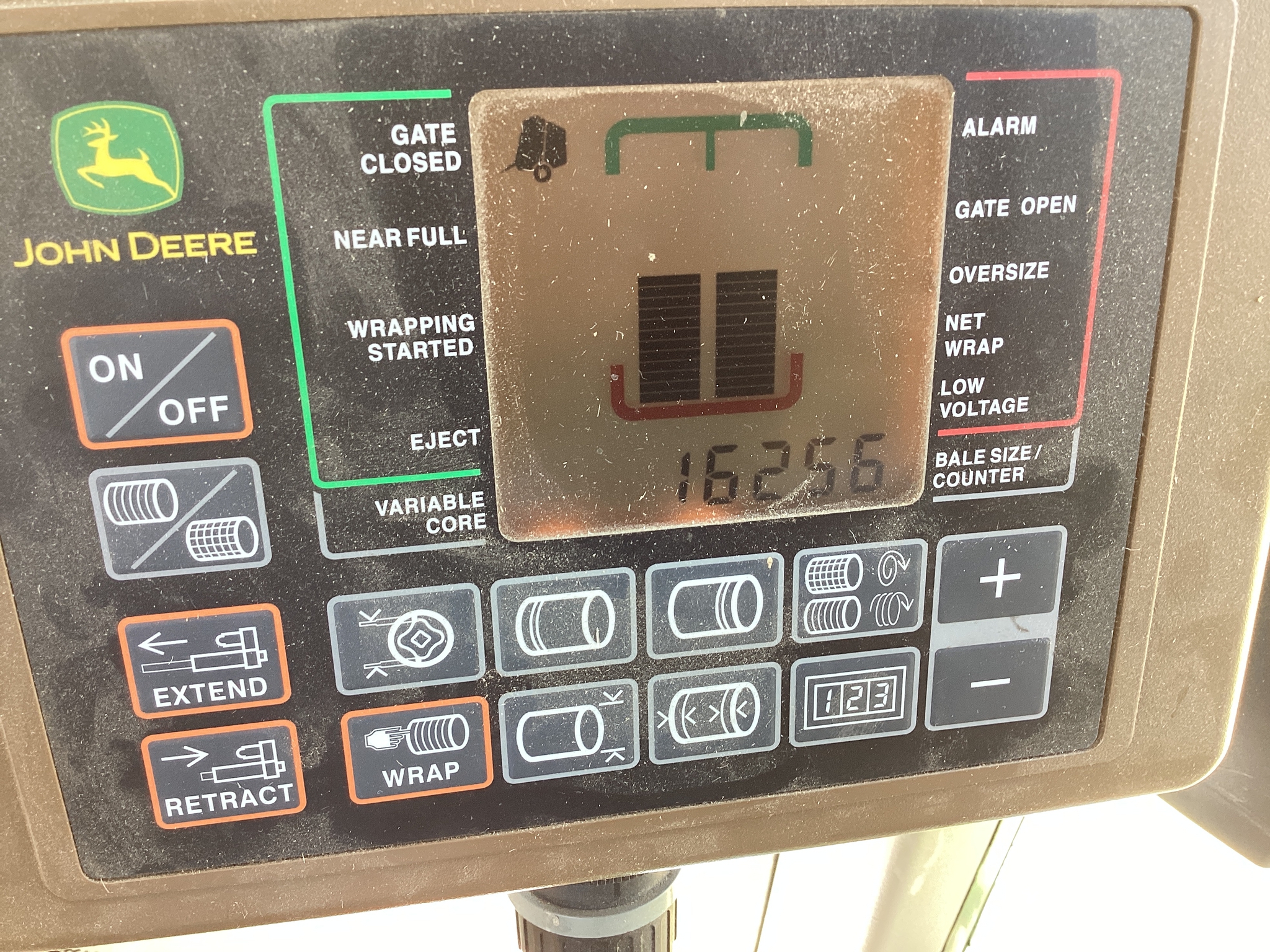 2019 John Deere 560M Image 9