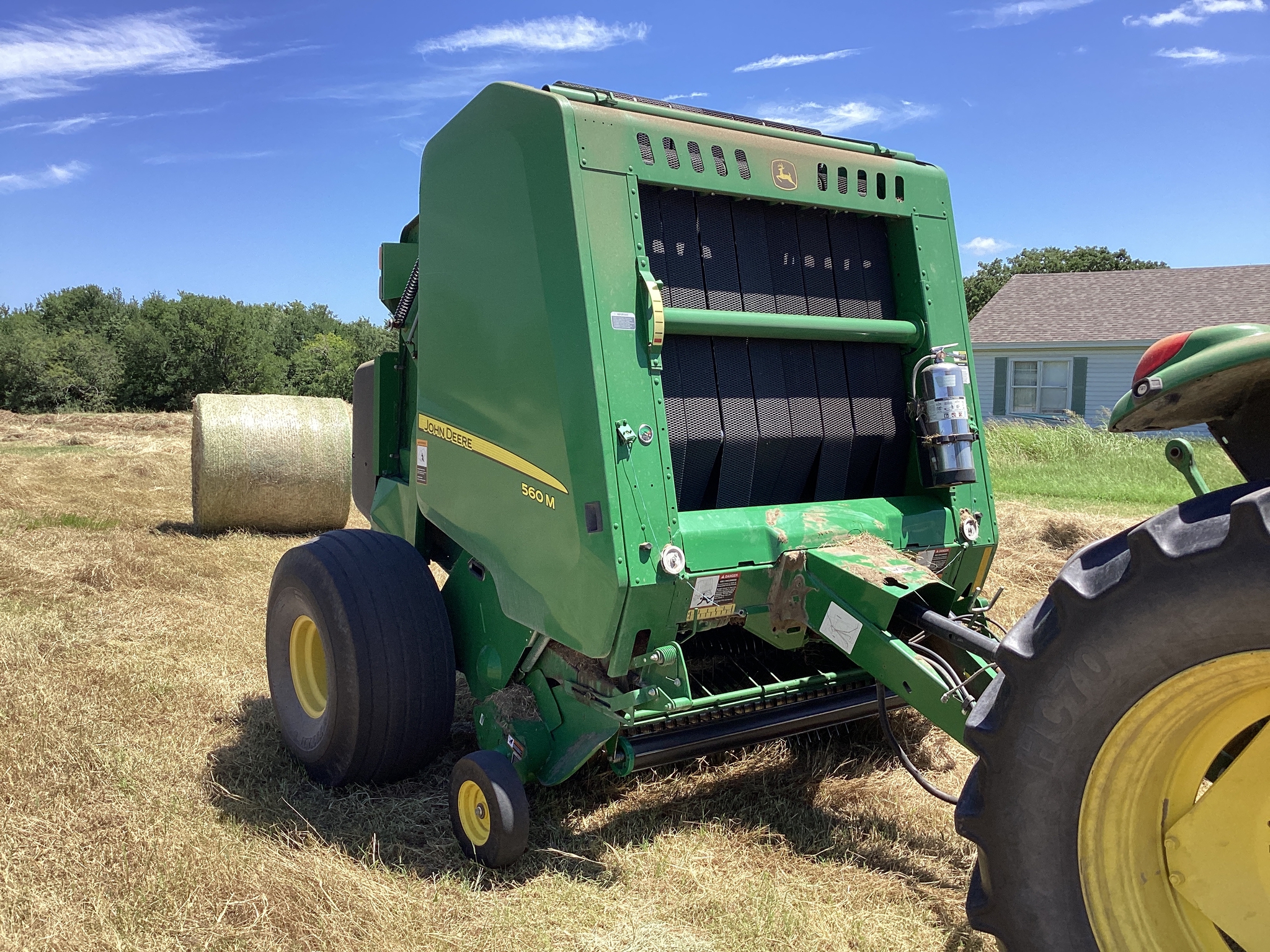 2019 John Deere 560M Image 4