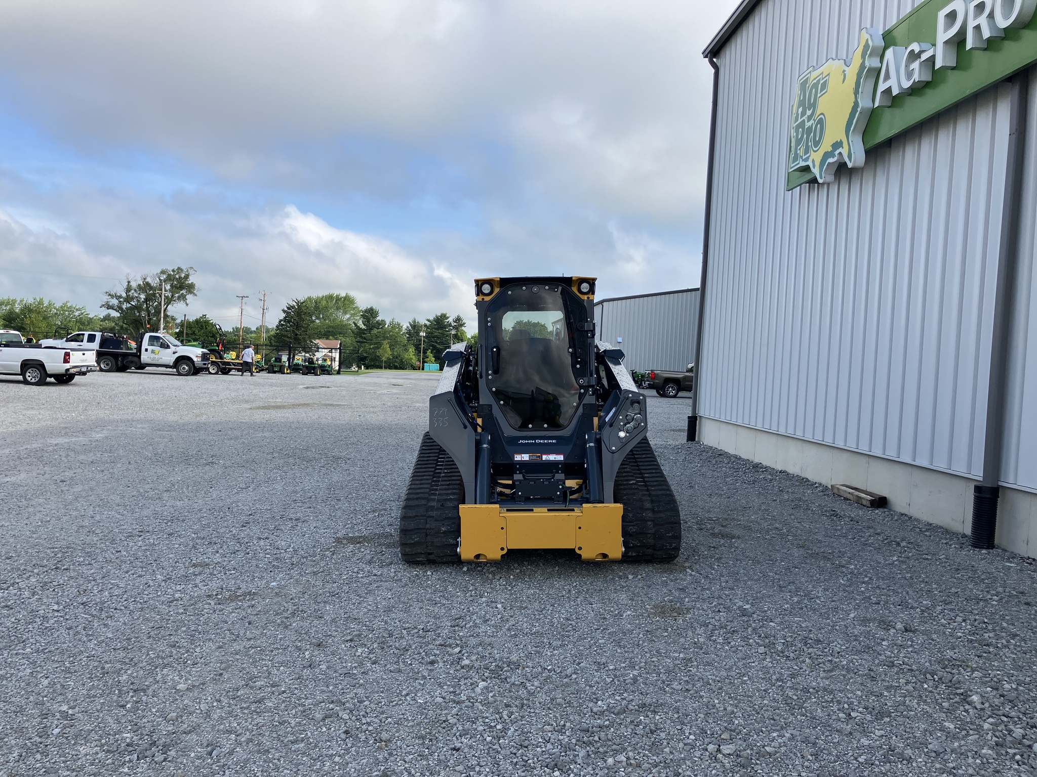 2025 John Deere 335 P Image 6