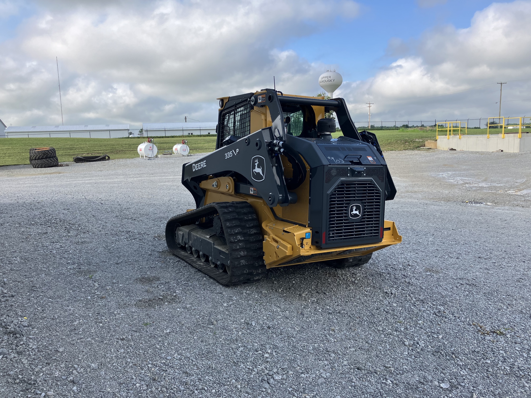 2025 John Deere 335 P Image 5