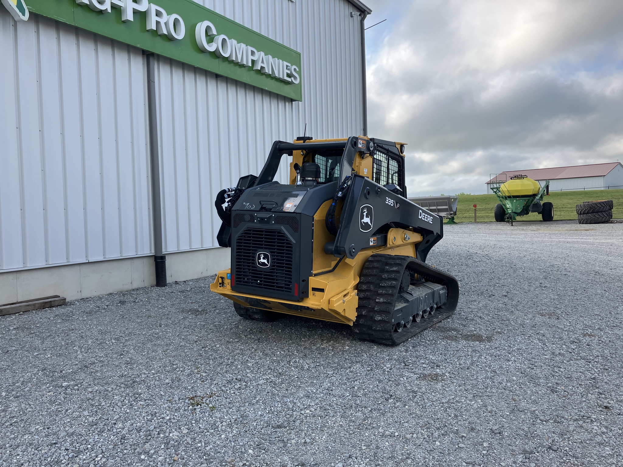 2025 John Deere 335 P Image 7