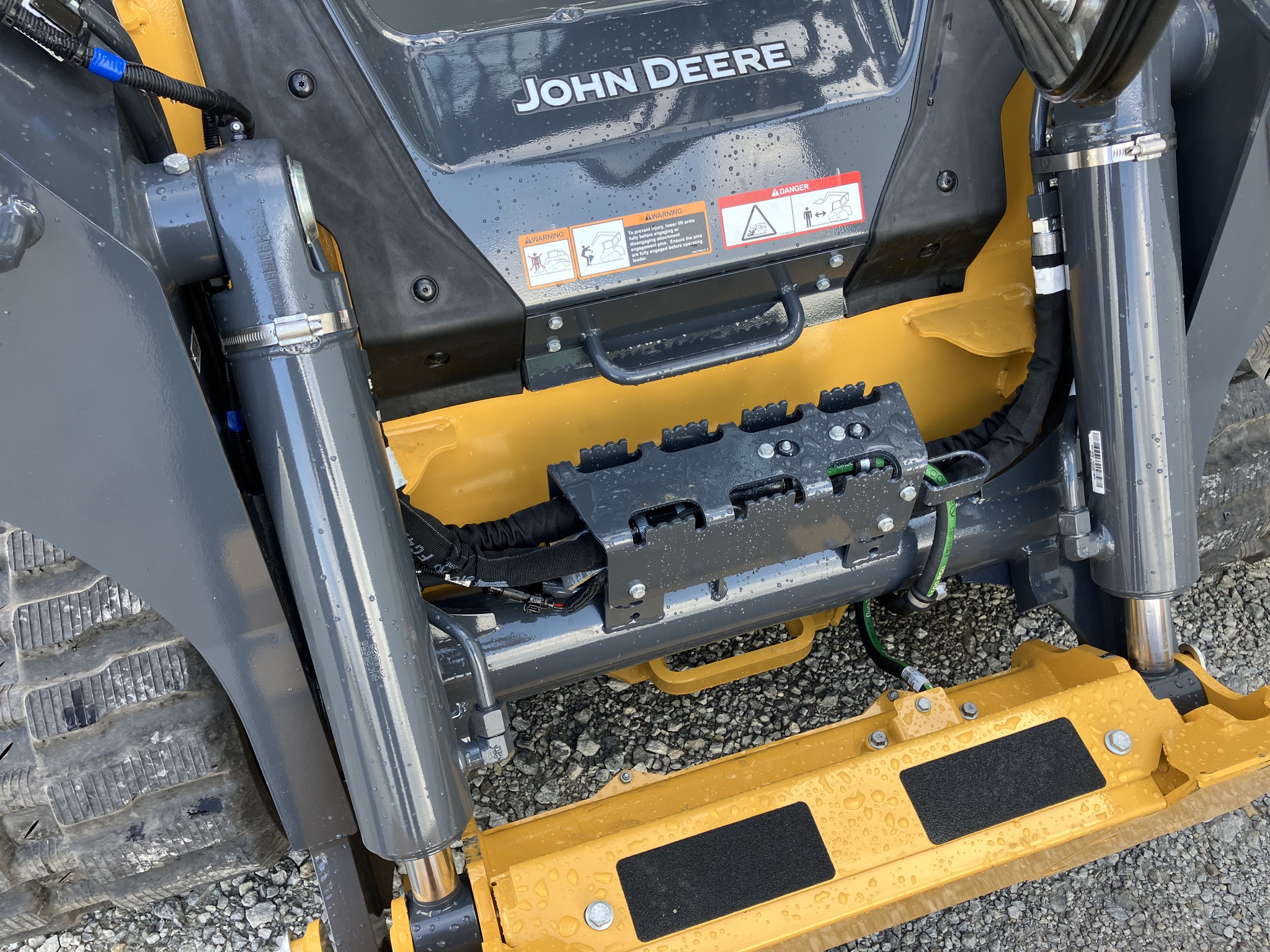 2025 John Deere 335 P Image 13