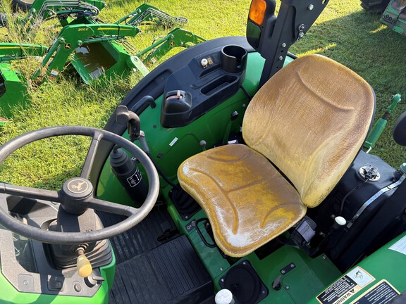 2021 John Deere 5065E Photo 4