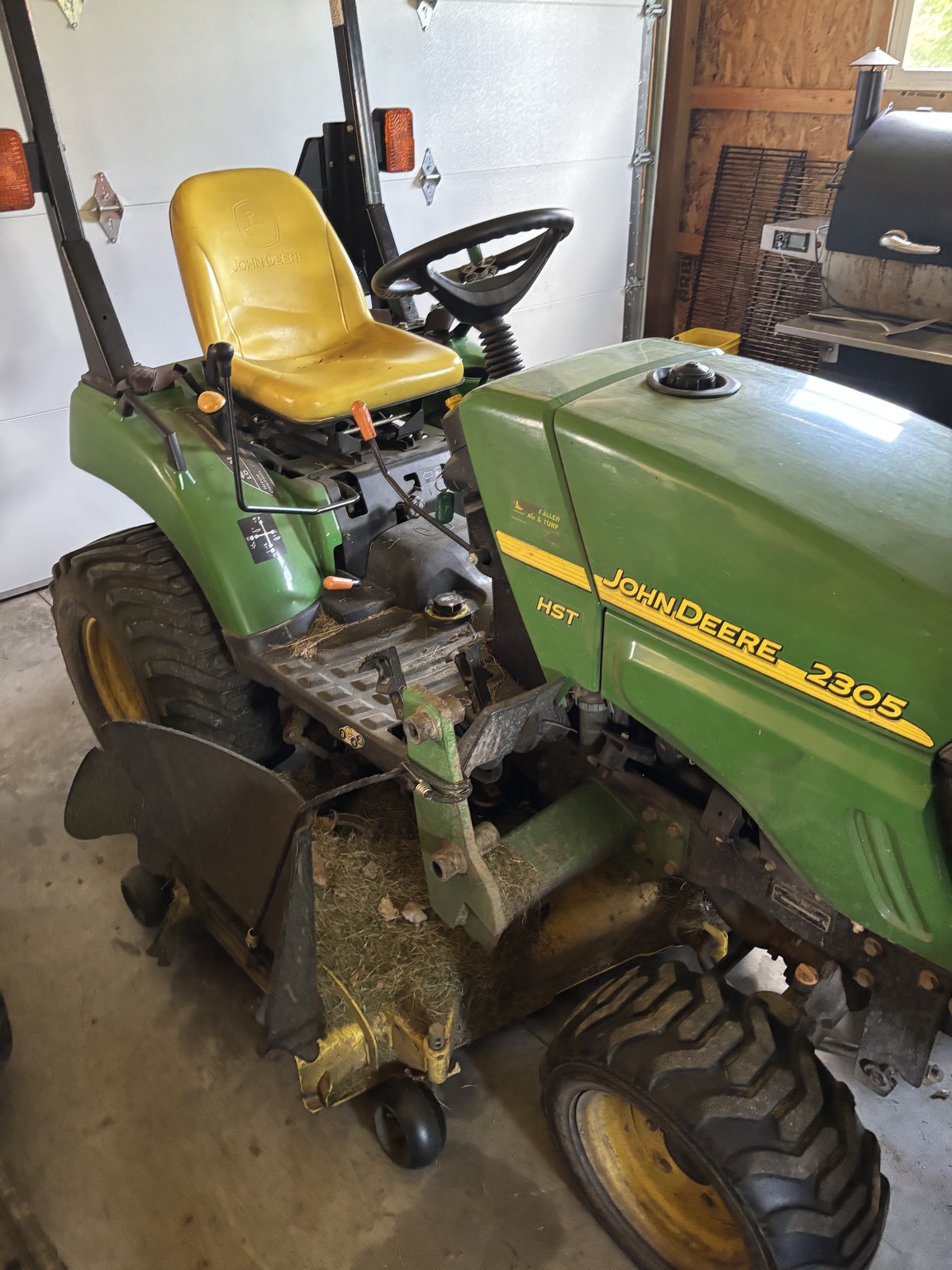 2006 John Deere 2305 Image 1