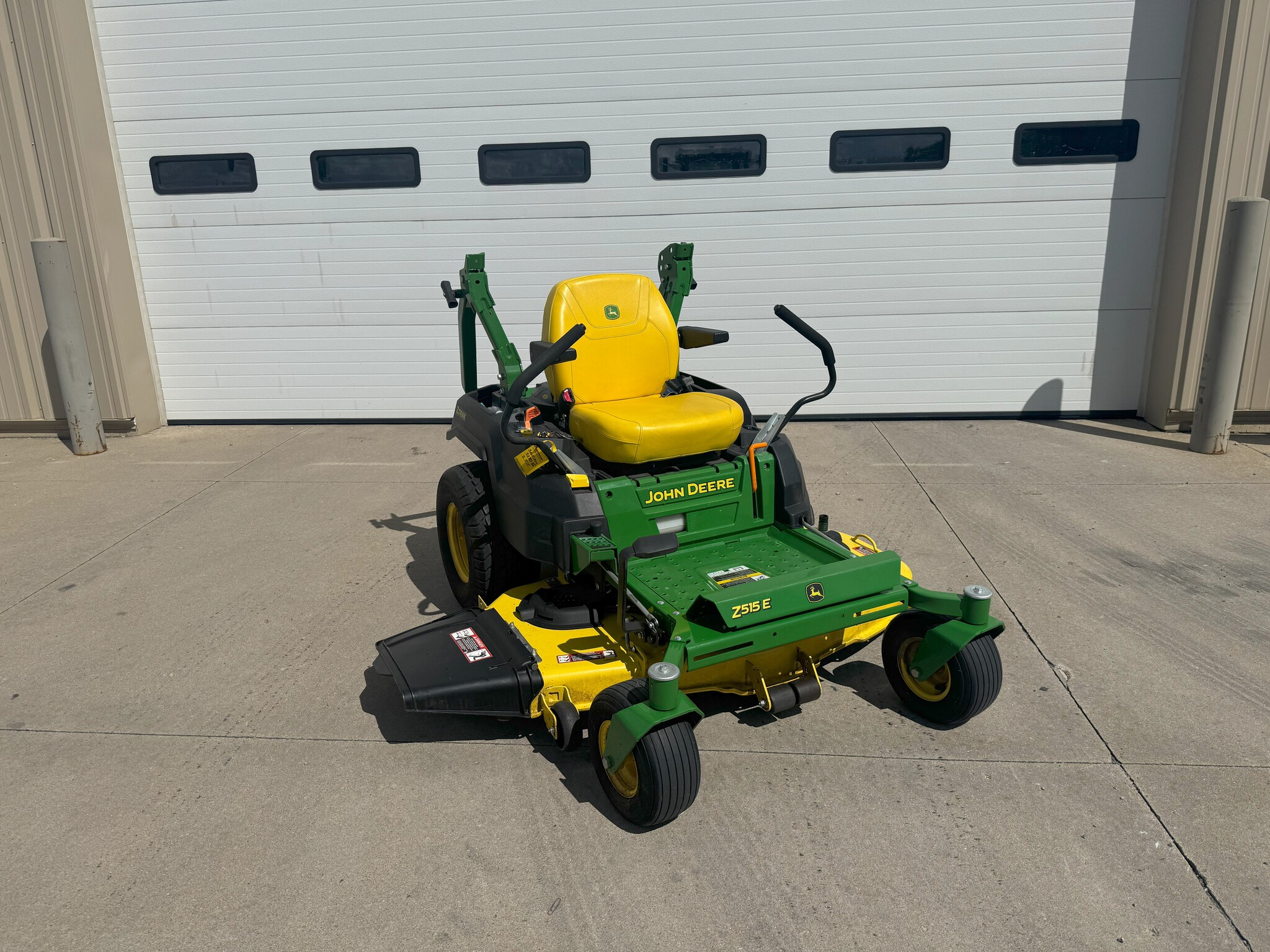 2021 John Deere Z515E Image 1