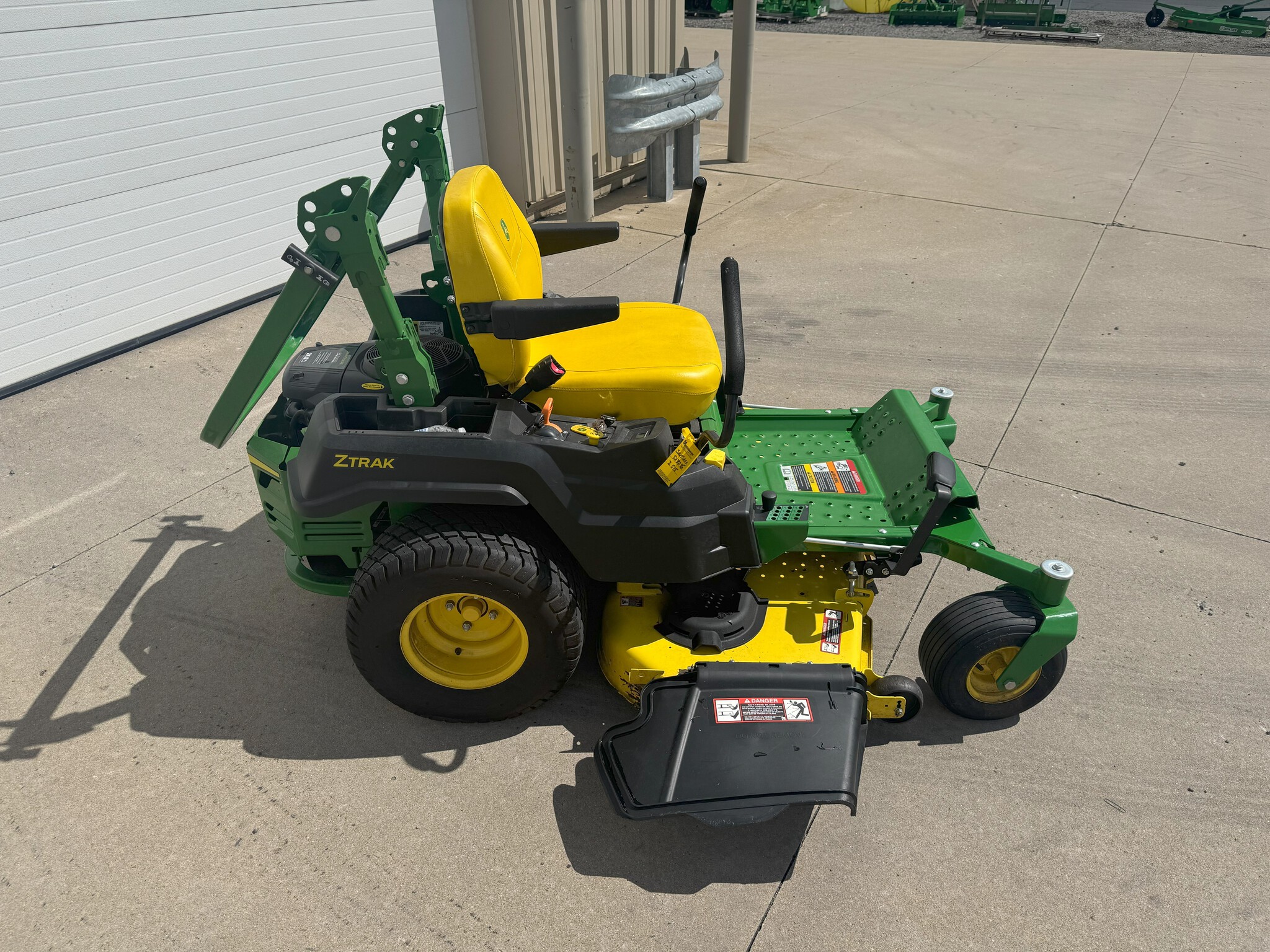 2021 John Deere Z515E Image 2