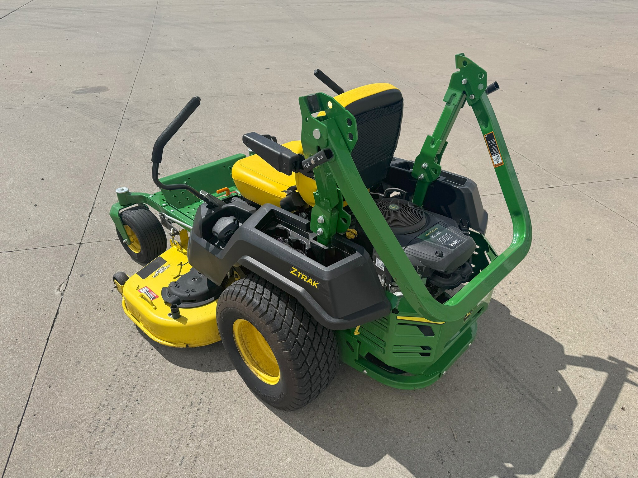 2021 John Deere Z515E Image 5