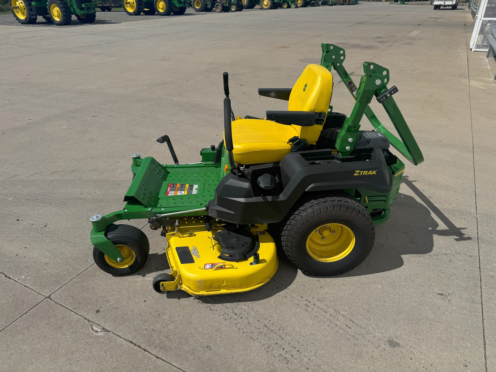 2021 John Deere Z515E Image 6